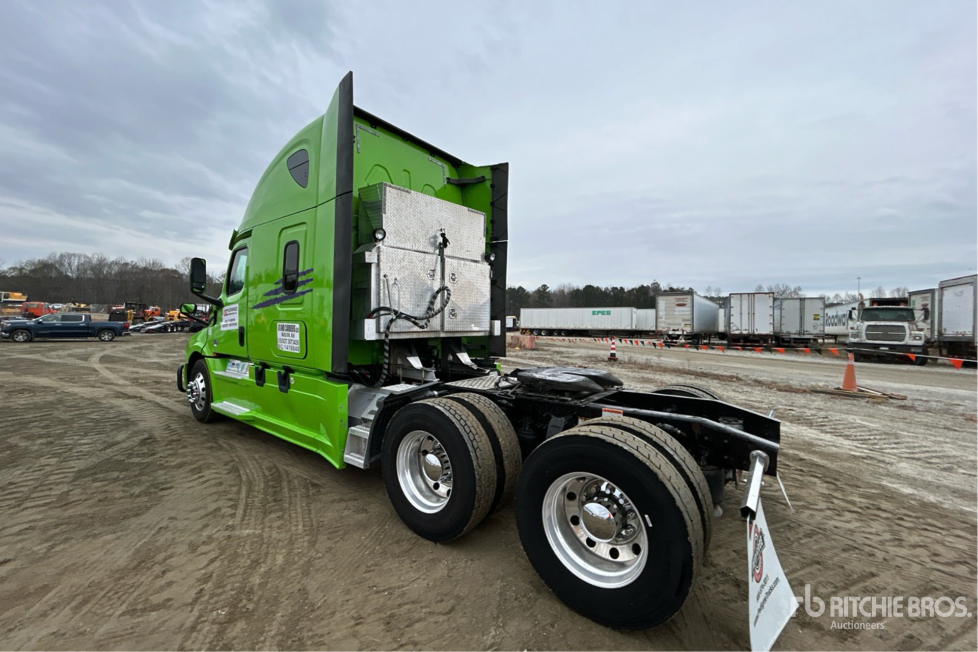 General Appearance with Foto, angolo posteriore sinistro