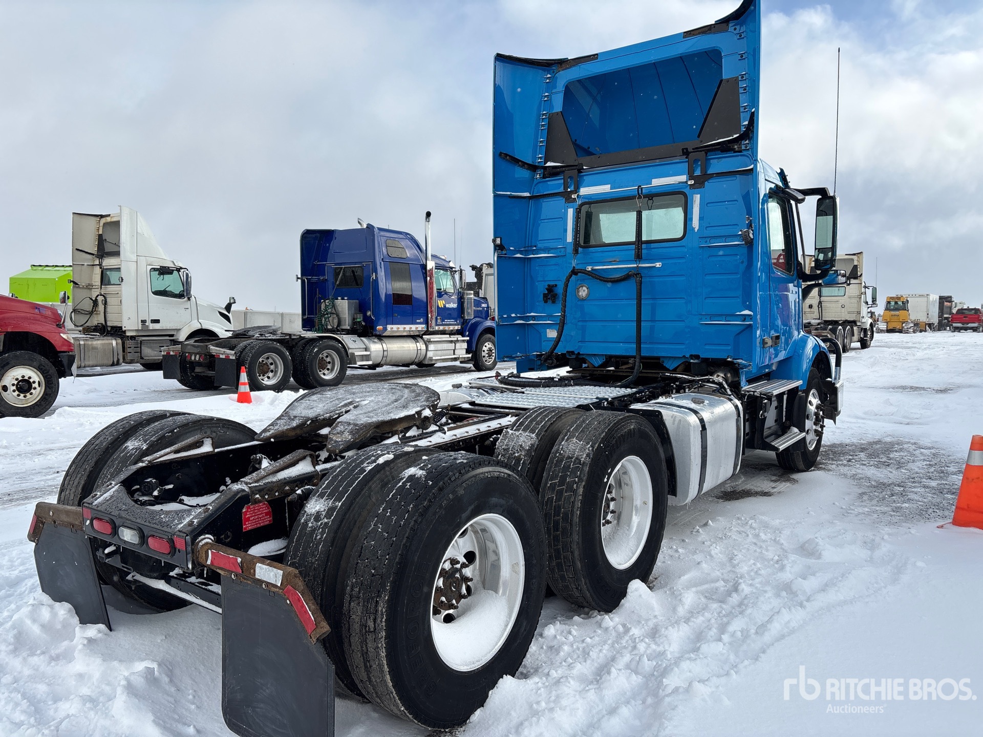 Aspect général with Image, coin arrière droit