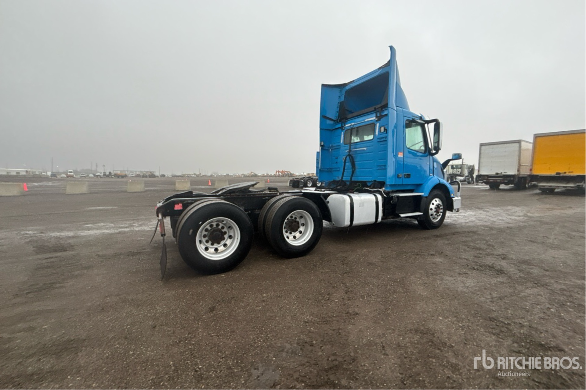 Aspect général with Image, coin arrière droit