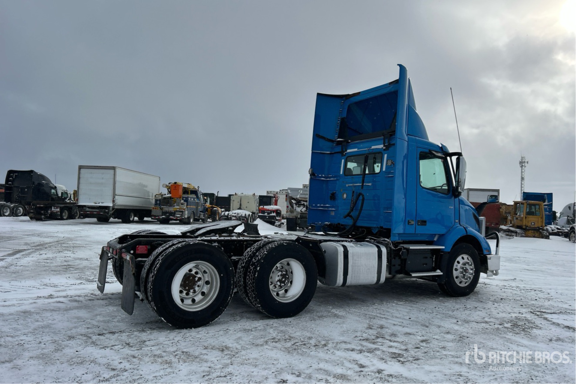 Aspect général with Image, coin arrière droit