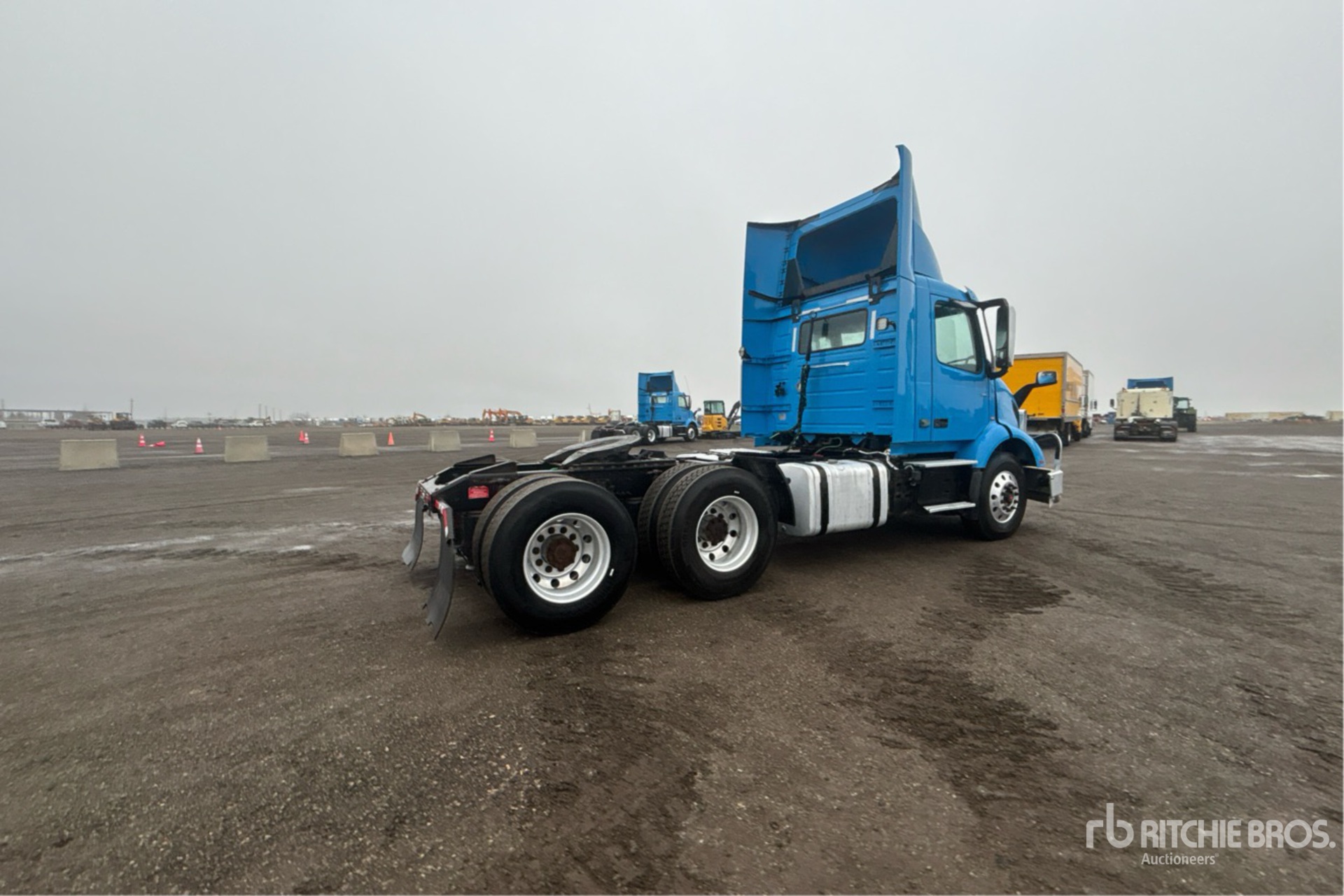 Aspect général with Image, coin arrière droit