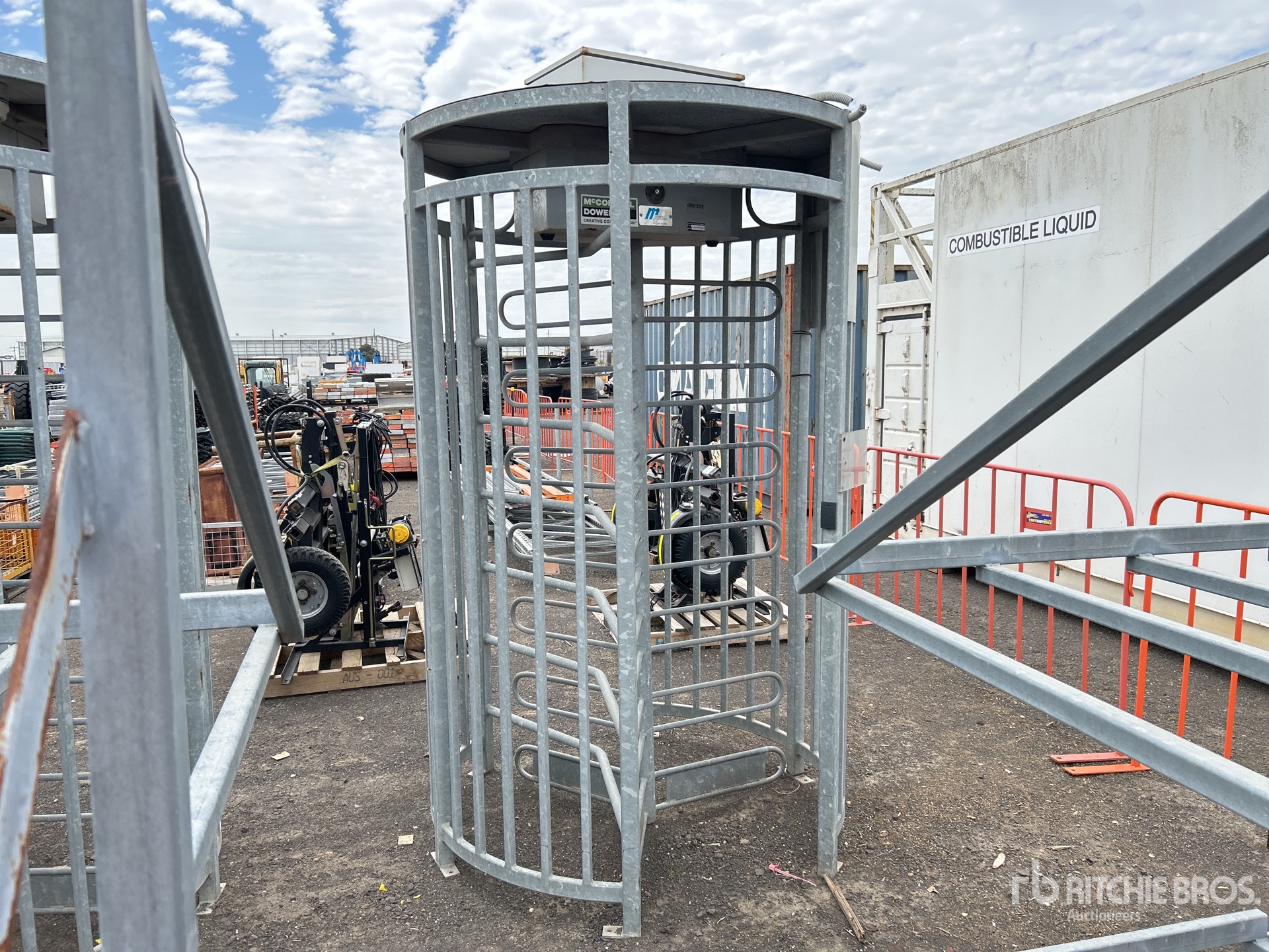 Aspect général with Image, coin arrière droit