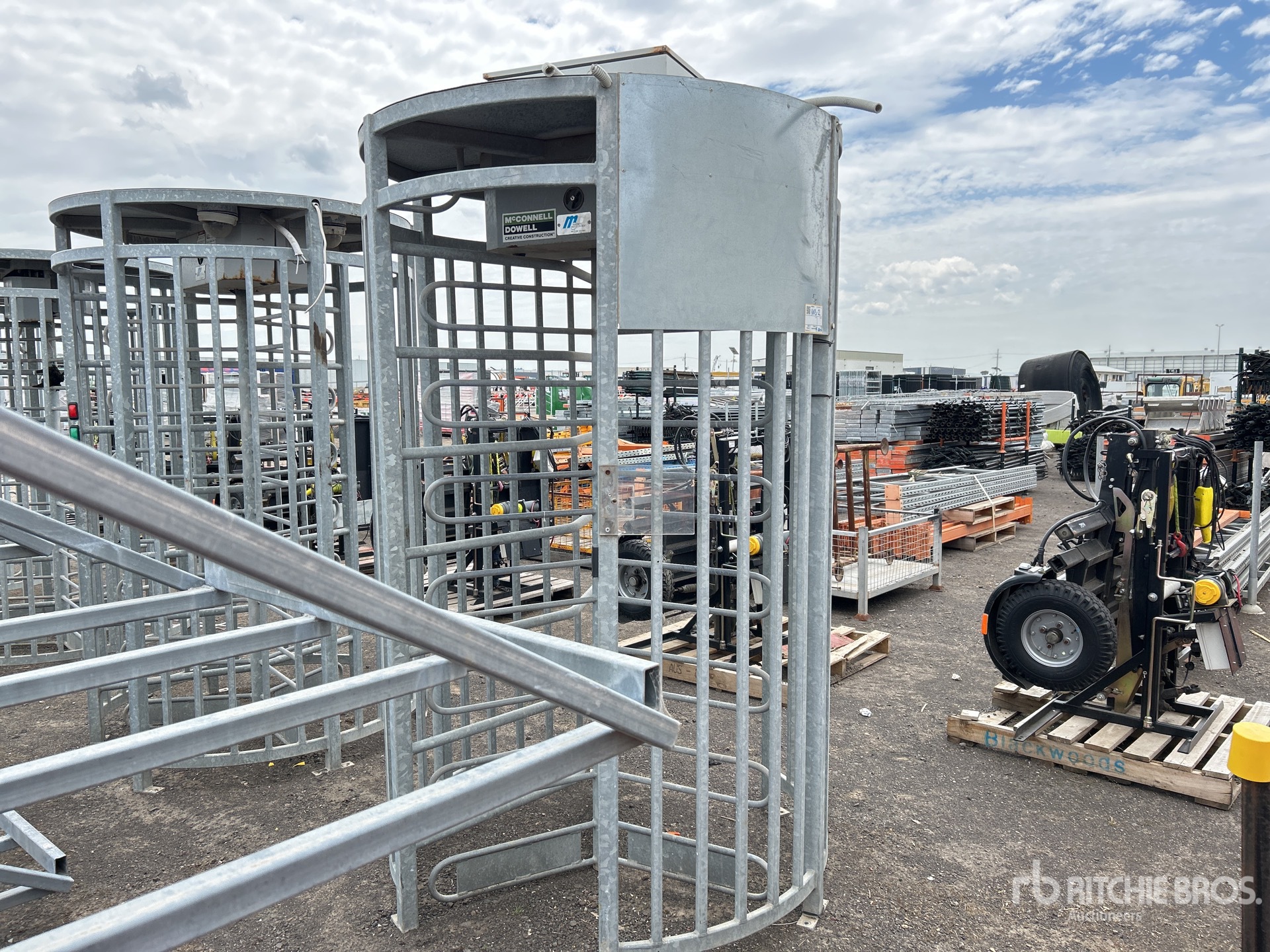 Aspect général with Image, coin avant droit