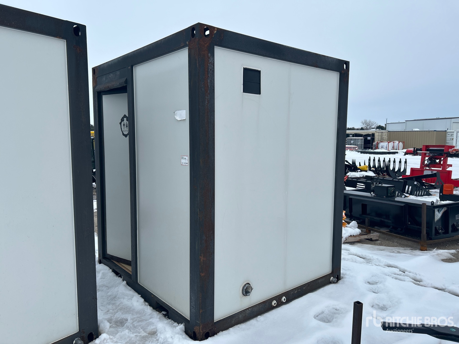 General Appearance with Bild, Ecke vorne links