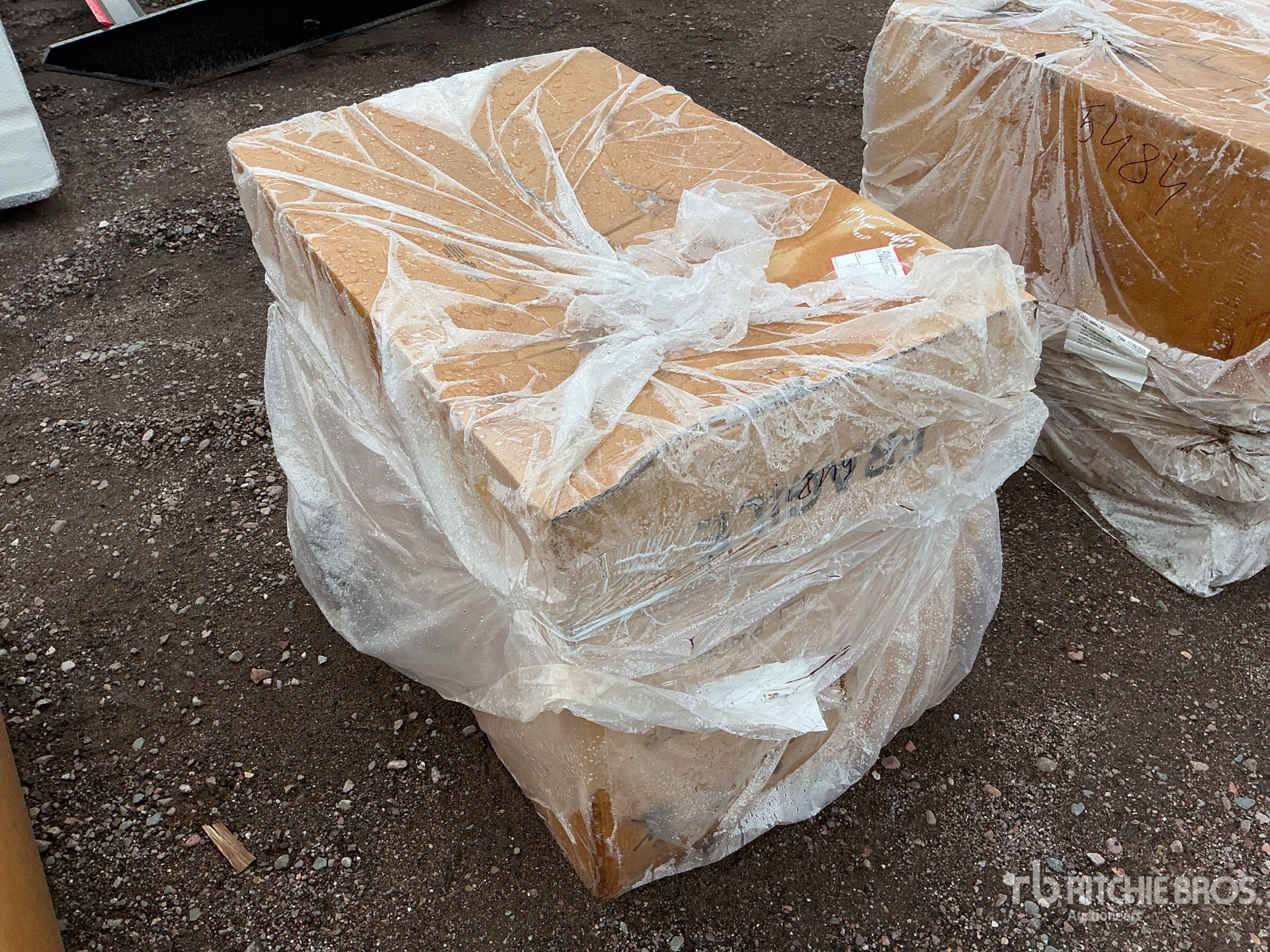 Aspect général with Image, coin arrière droit