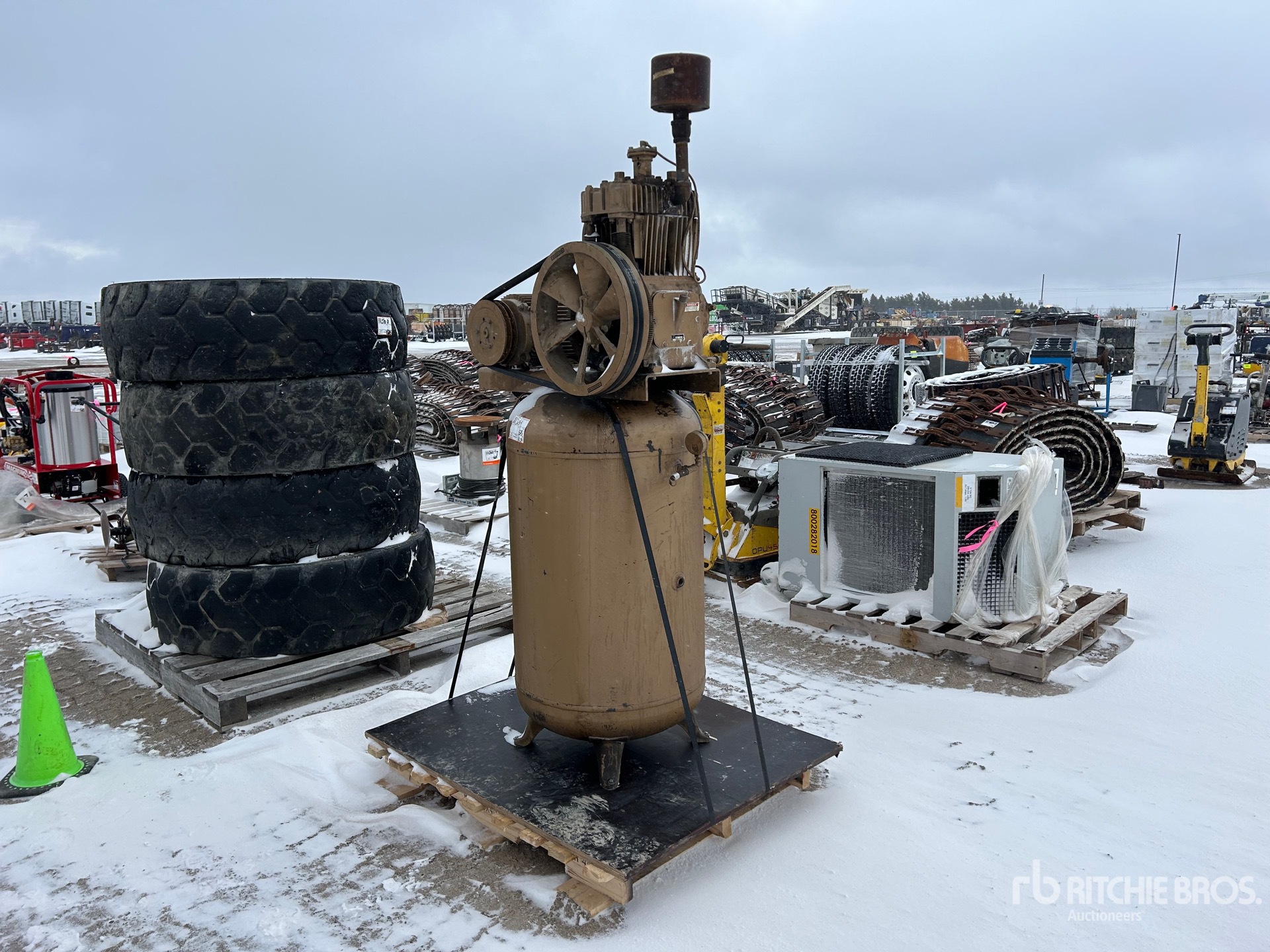 General Appearance with Foto, angolo posteriore sinistro