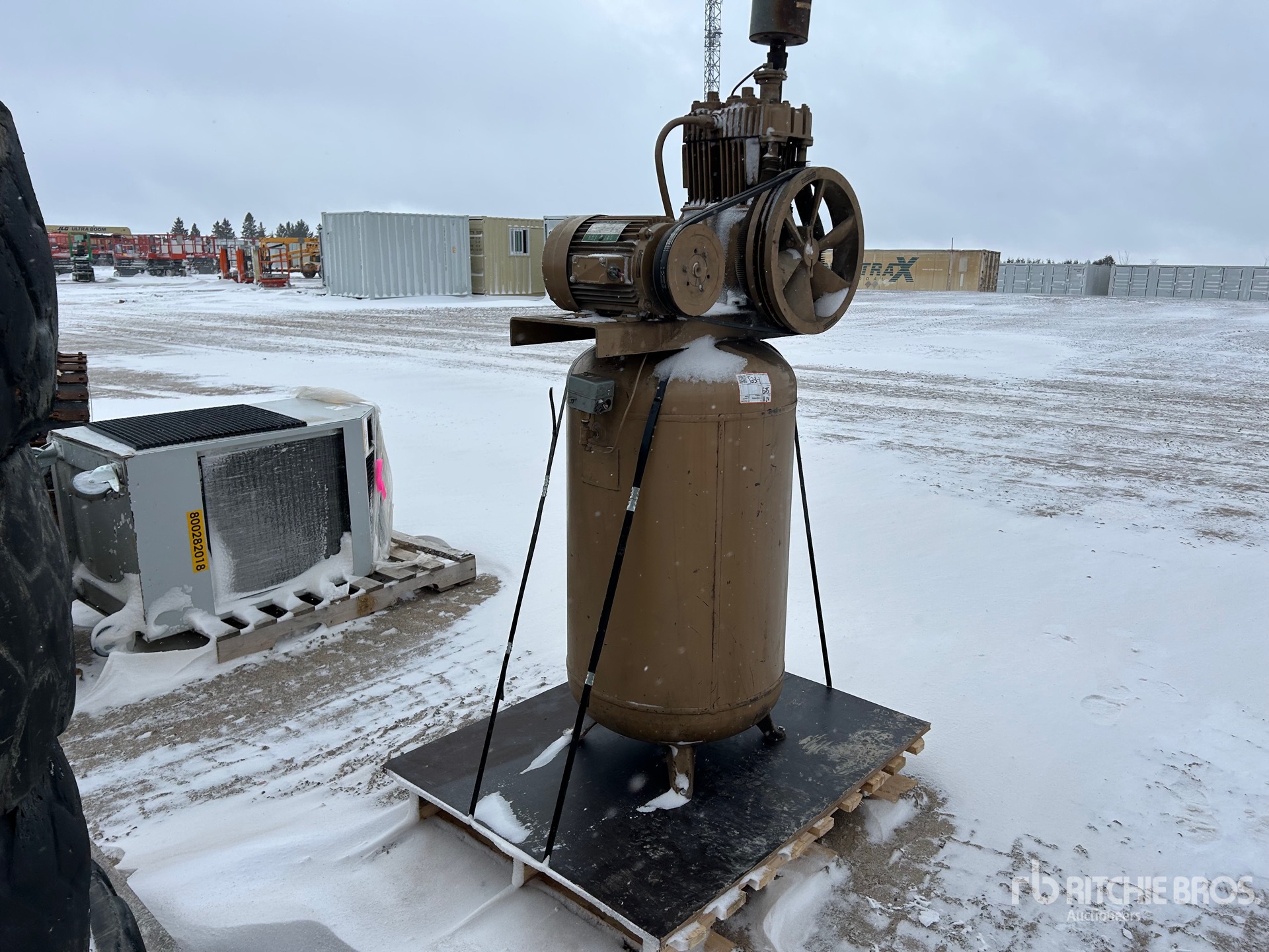 General Appearance with Foto, angolo anteriore sinistro