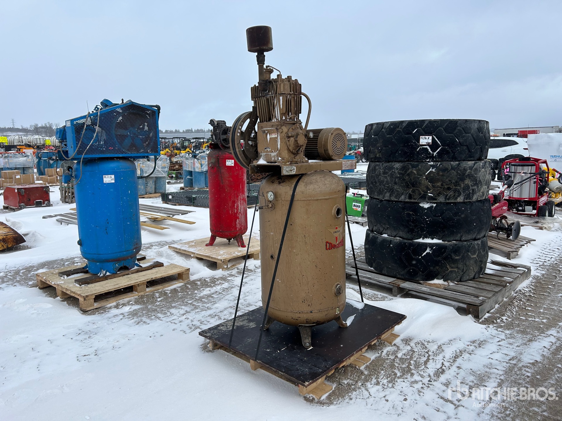 General Appearance with Foto, angolo anteriore sinistro