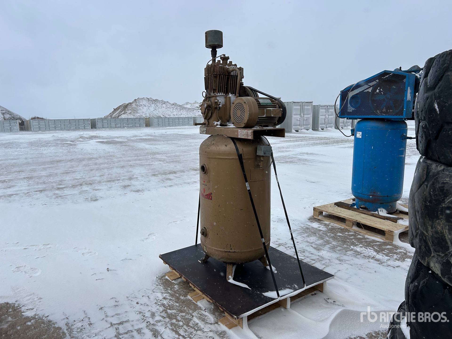 General Appearance with Foto, angolo anteriore destro