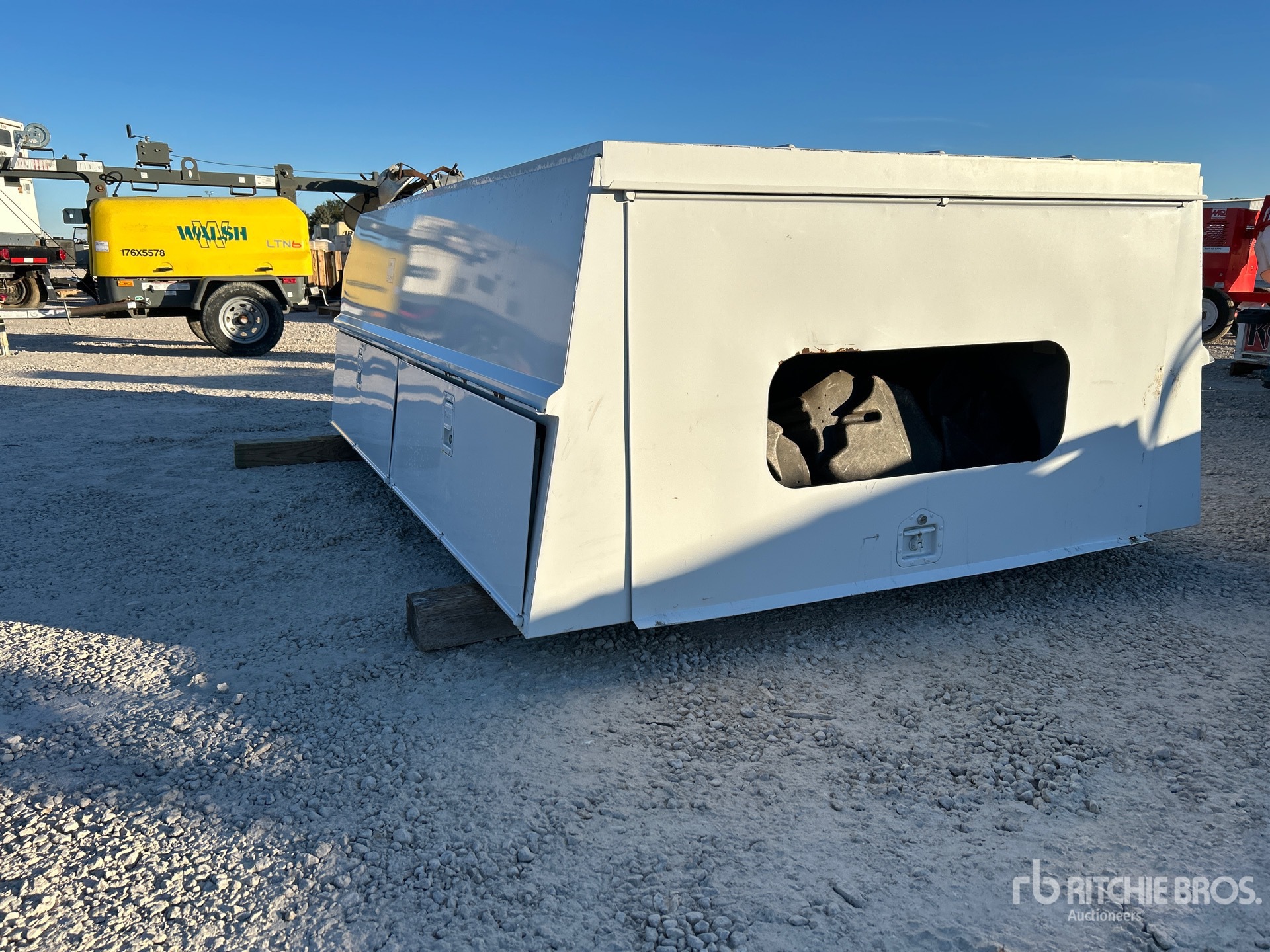 General Appearance with Picture, Right Front Corner