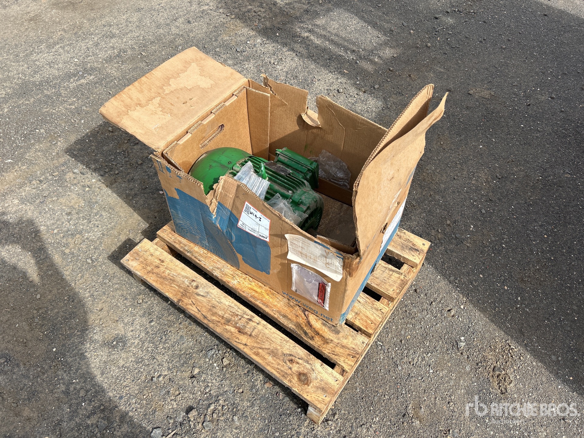 General Appearance with Picture, Left Front Corner