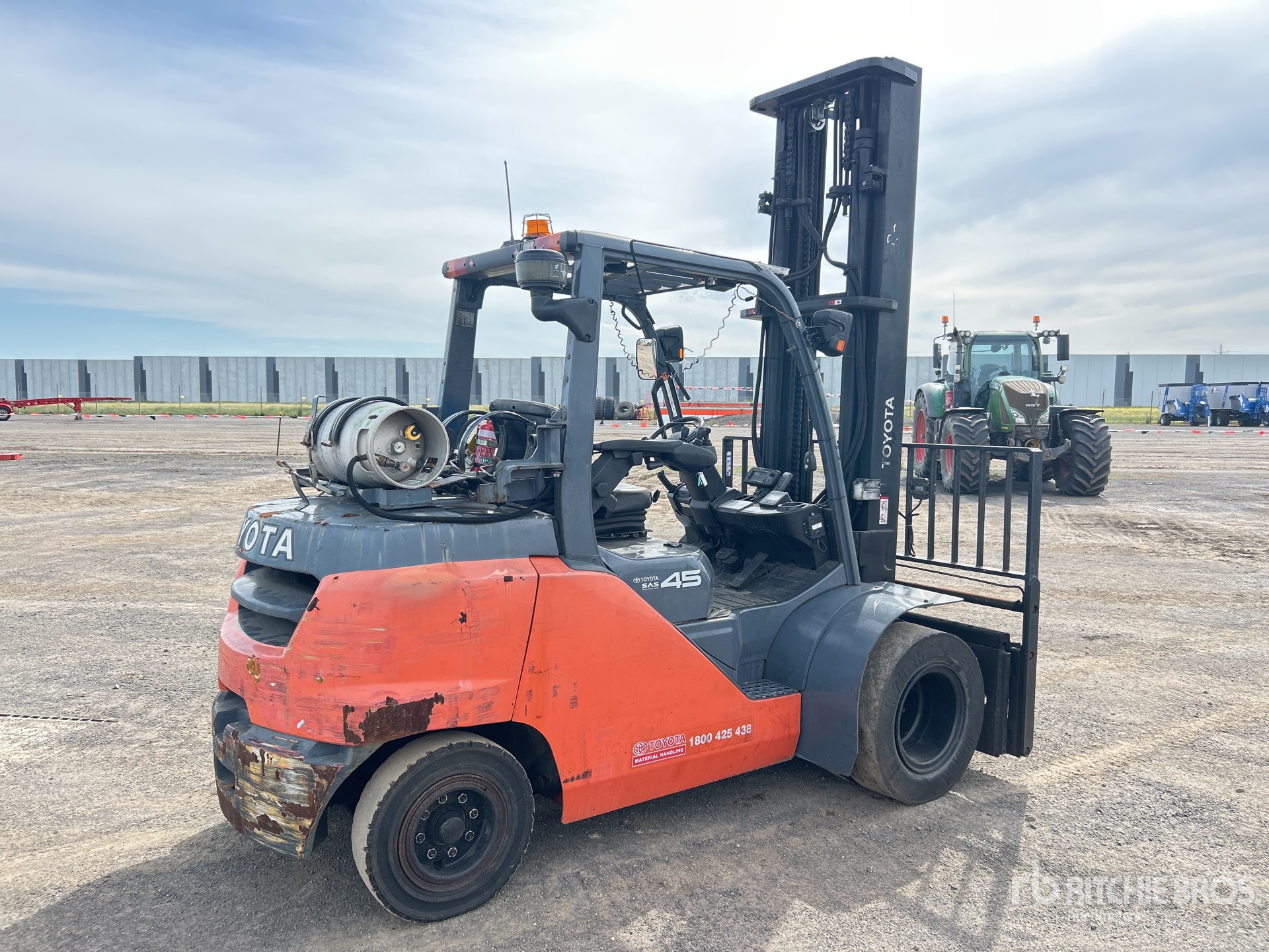 General Appearance with Picture, Right Rear Corner