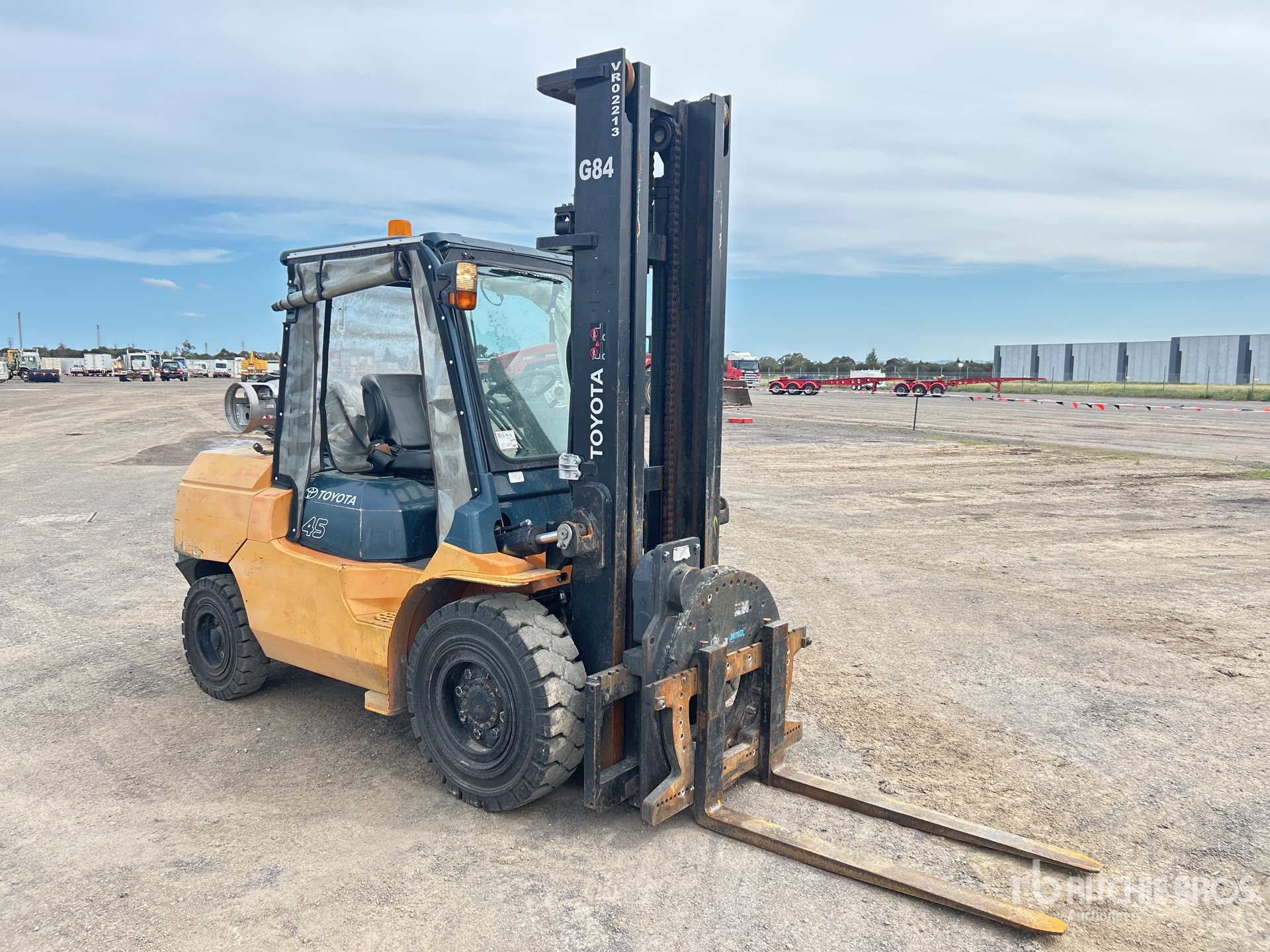 General Appearance with Picture, Right Front Corner