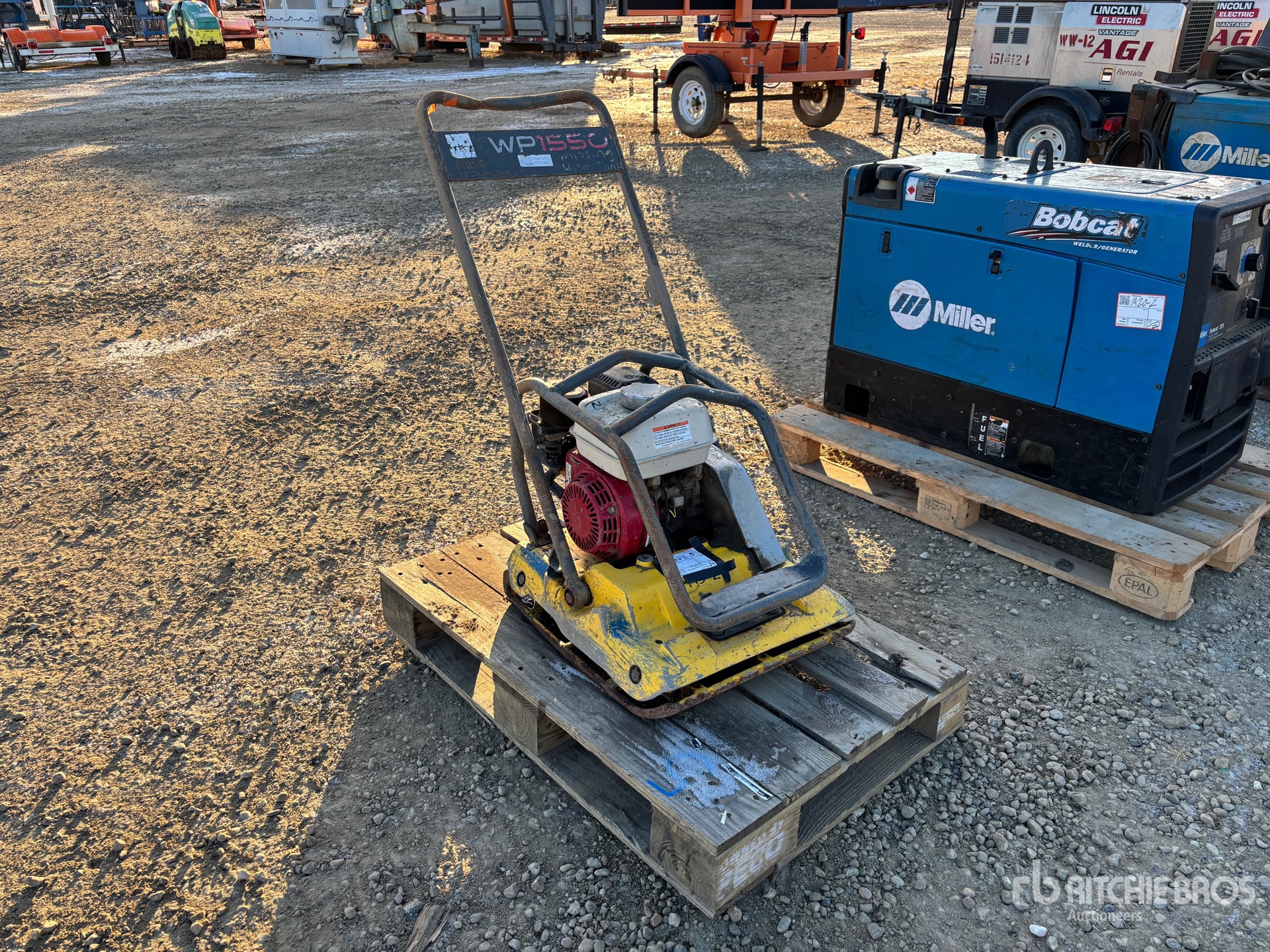 General Appearance with Image, coin avant droit