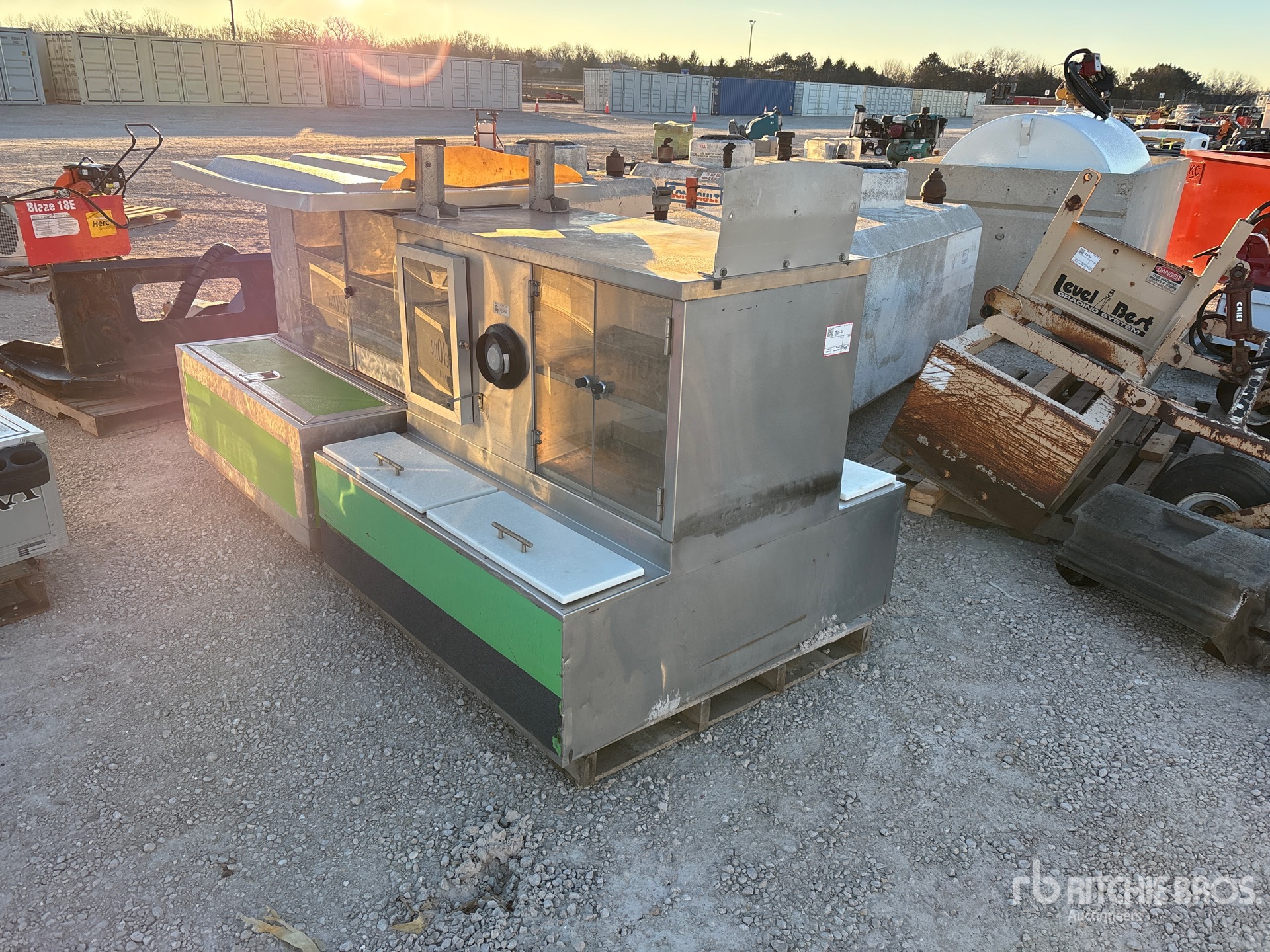 General Appearance with Picture, Right Front Corner