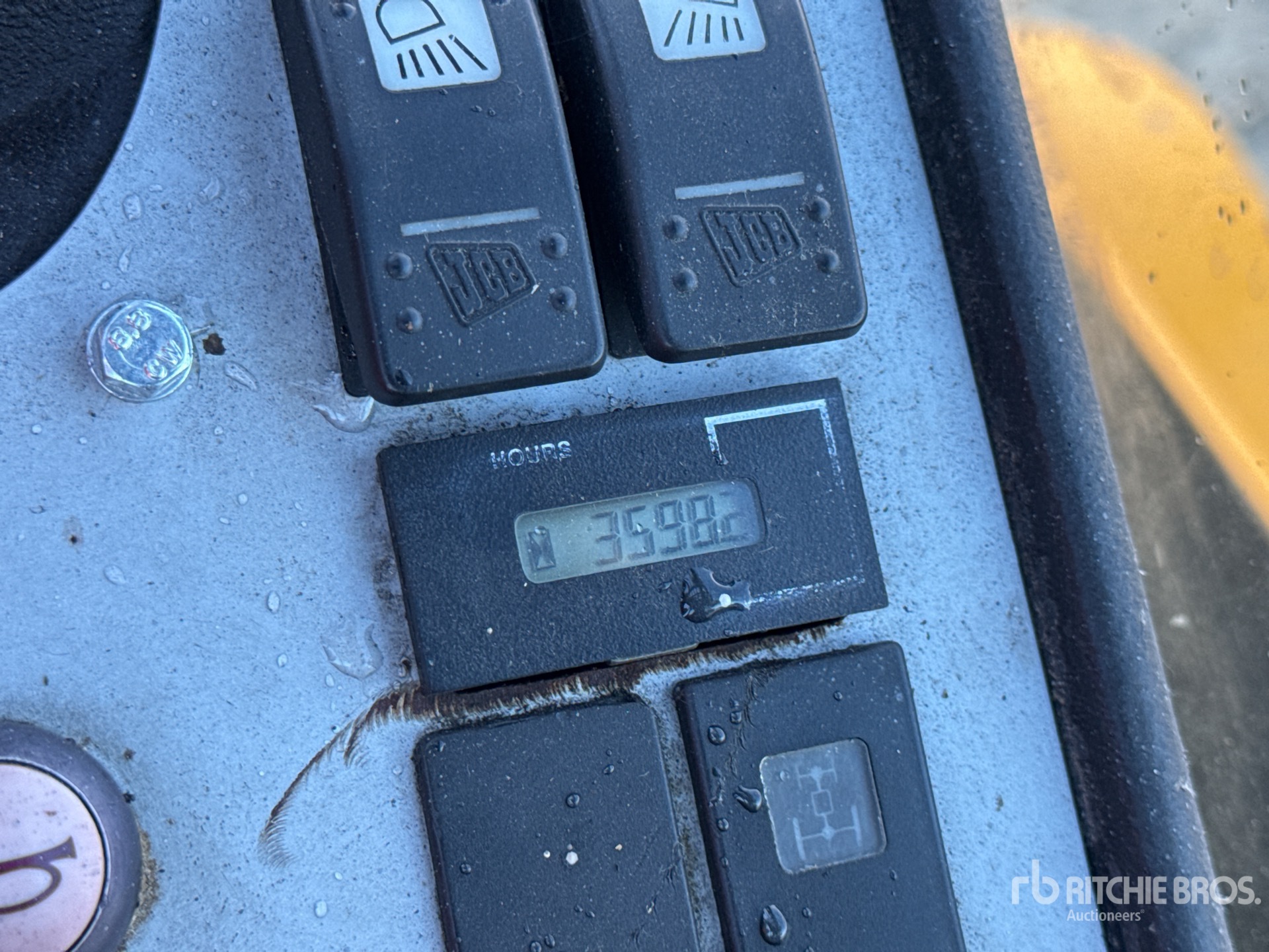 General Appearance with Hour Meter / Odometer