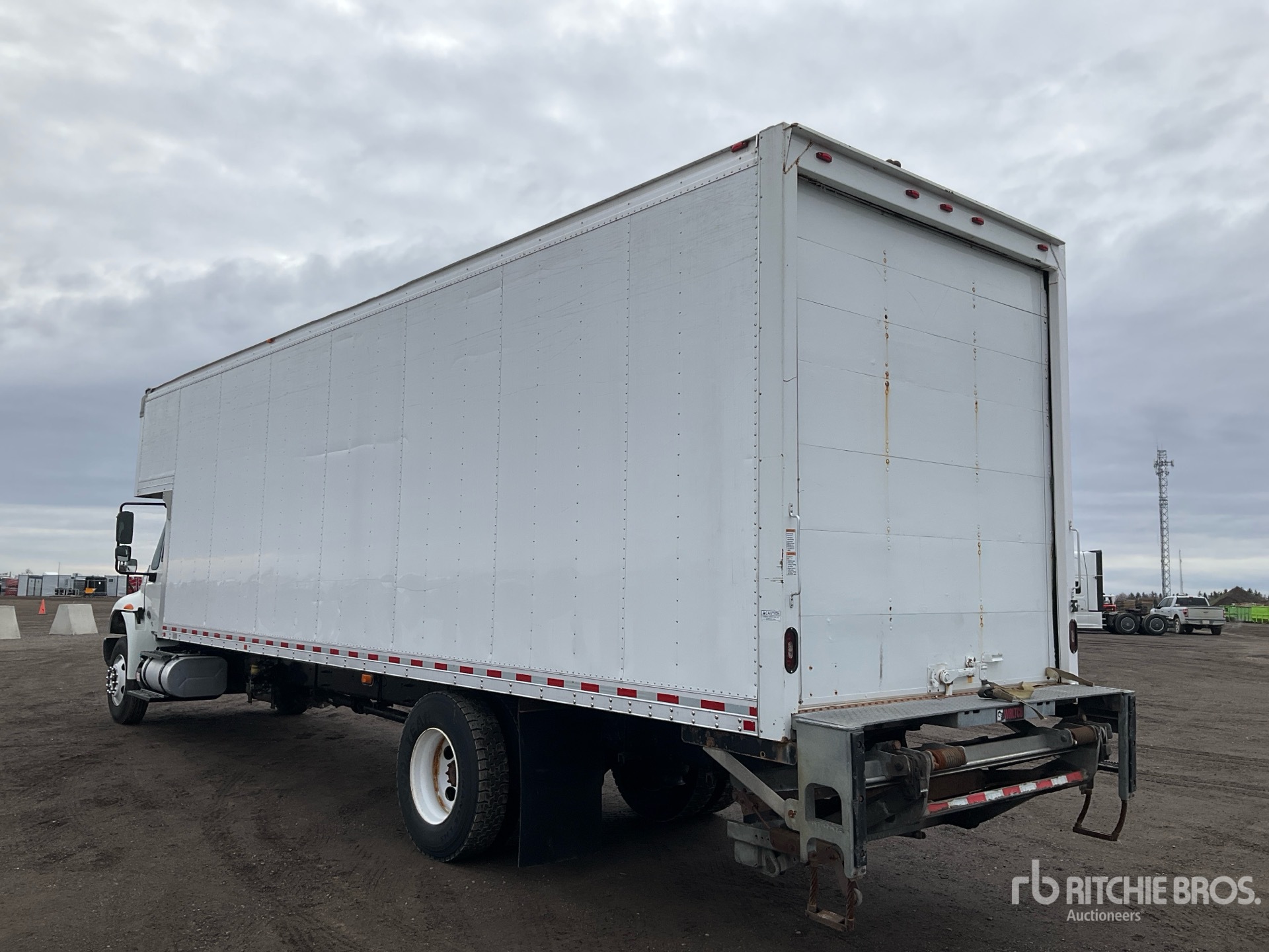 Aspect général with Image, coin arrière gauche