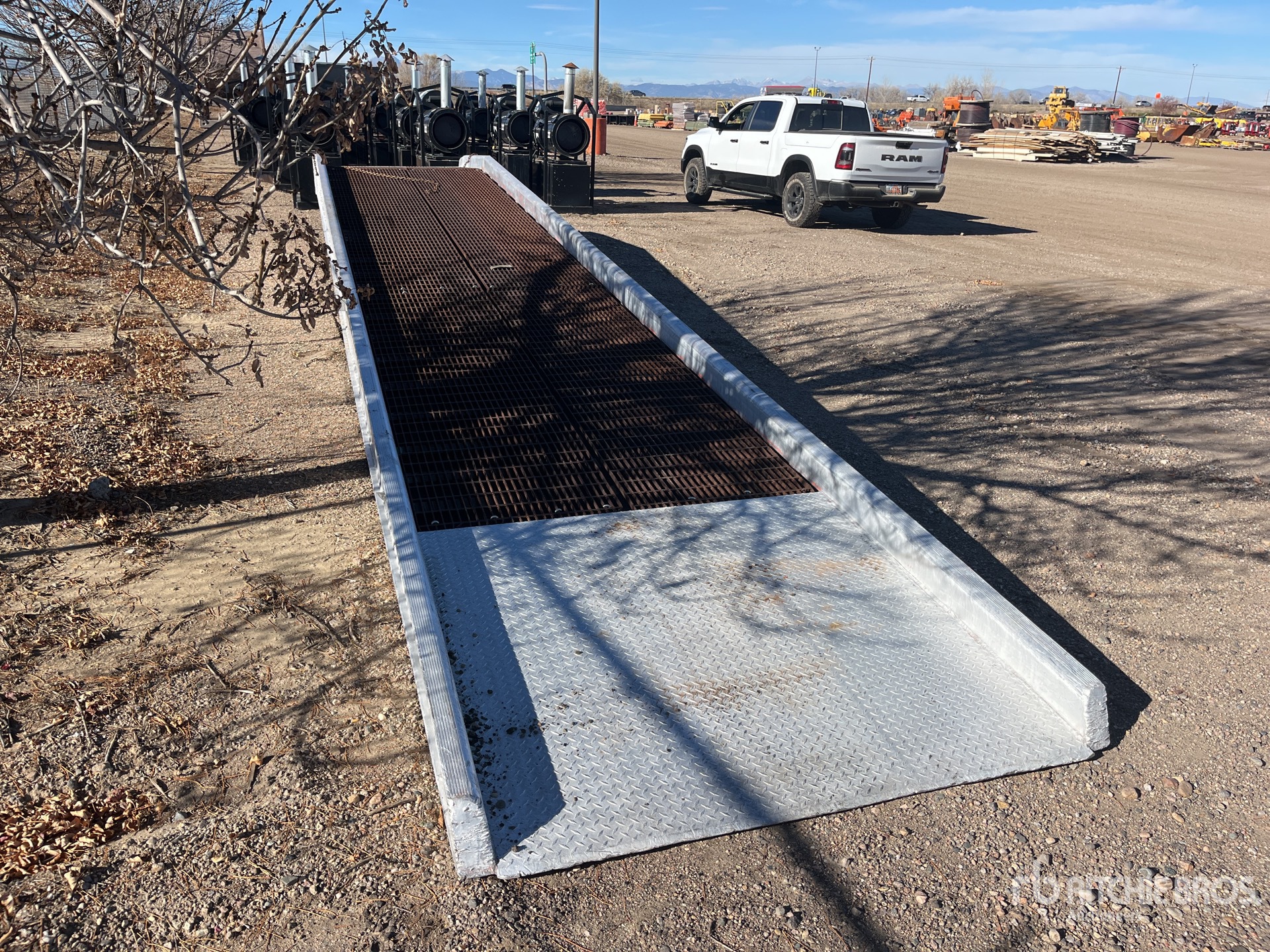 General Appearance with Bild, Ecke hinten links