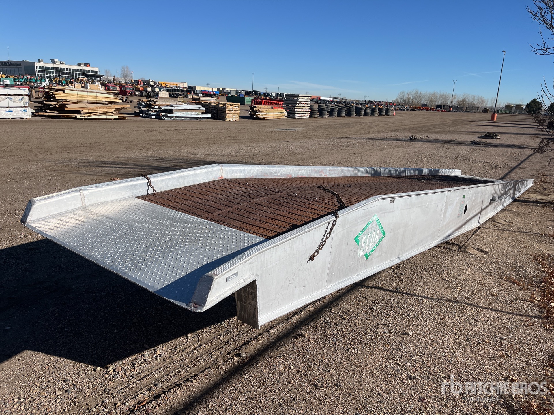 General Appearance with Bild, Ecke vorne links