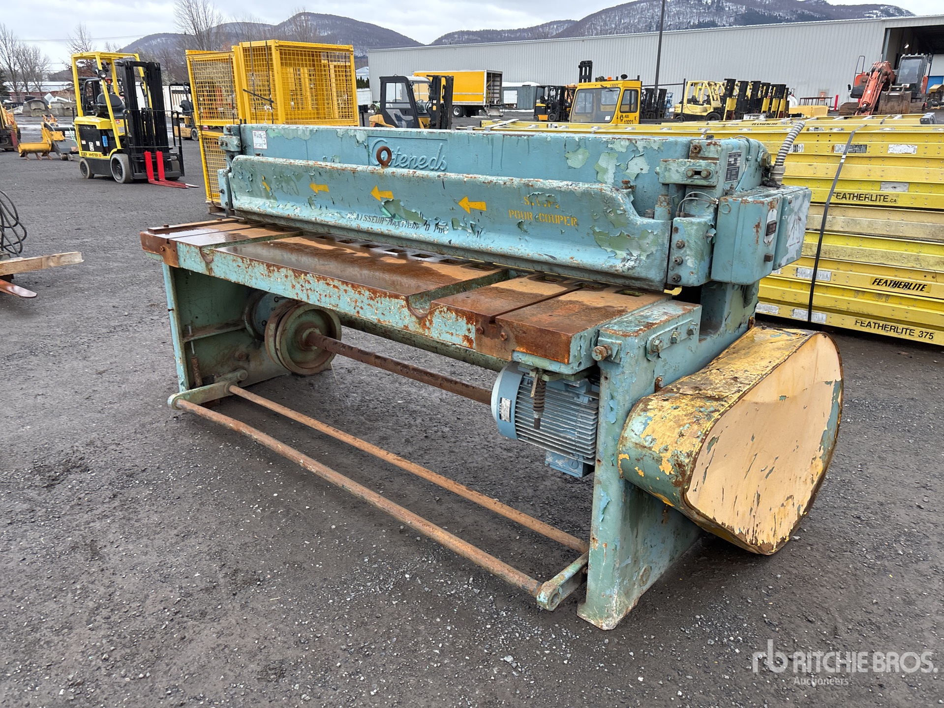 General Appearance with Picture, Left Front Corner