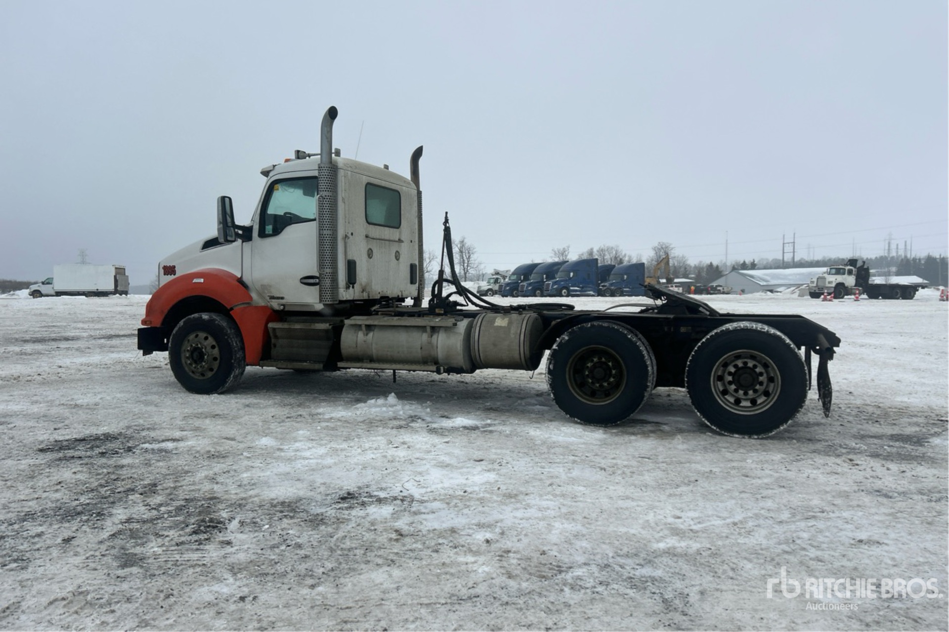 General Appearance with Foto, angolo posteriore sinistro