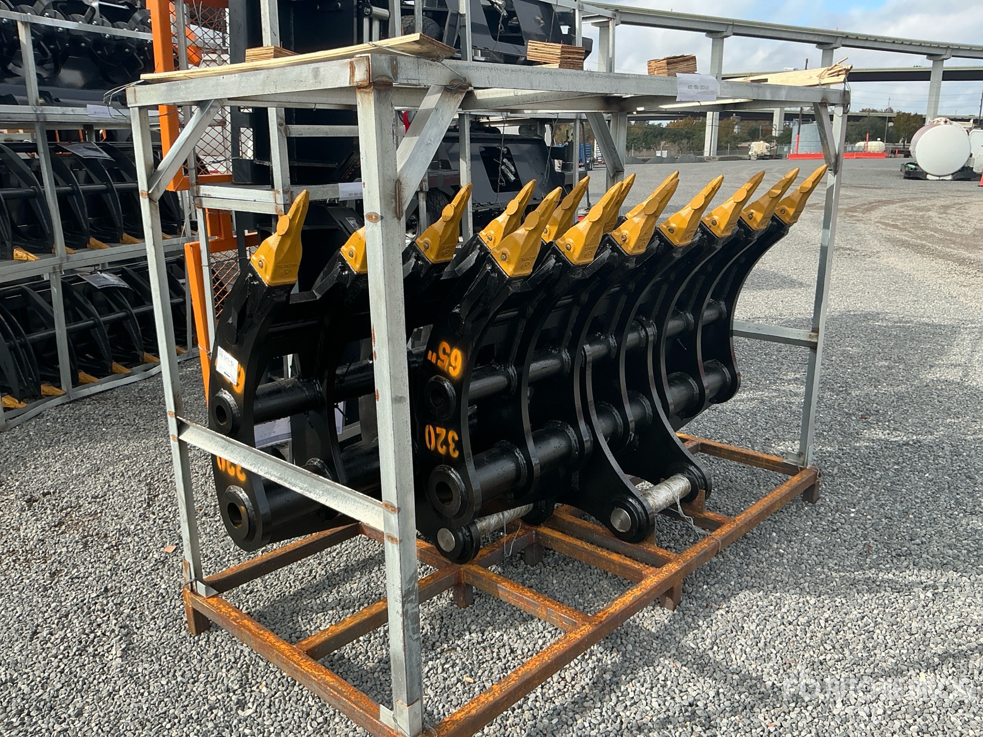 General Appearance with Foto, angolo posteriore sinistro