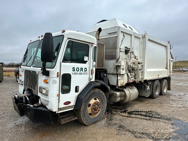 Peterbilt 6x4 Side Loader PB320 Waste Collection Truck