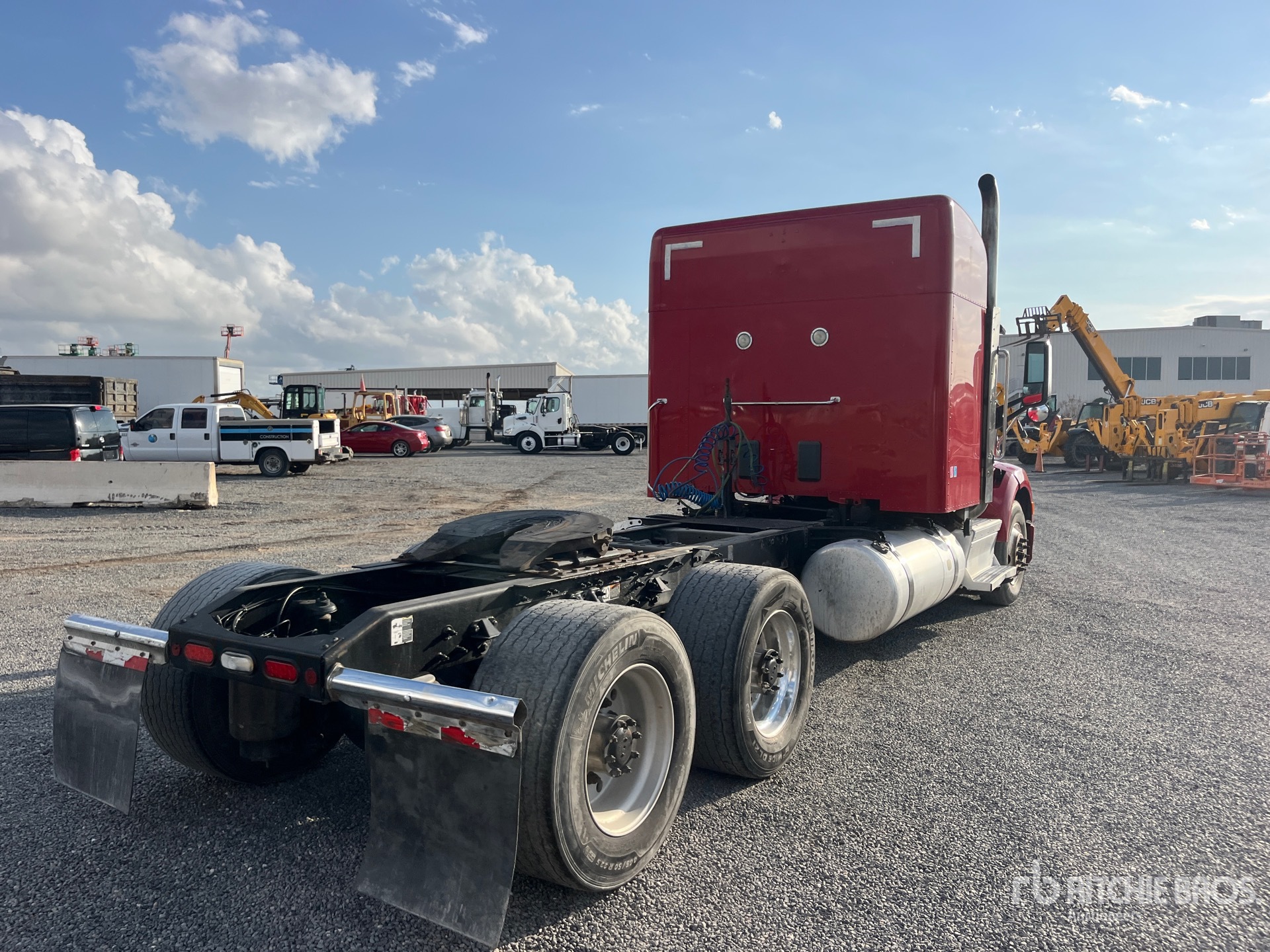 Aspect général with Image, coin arrière droit