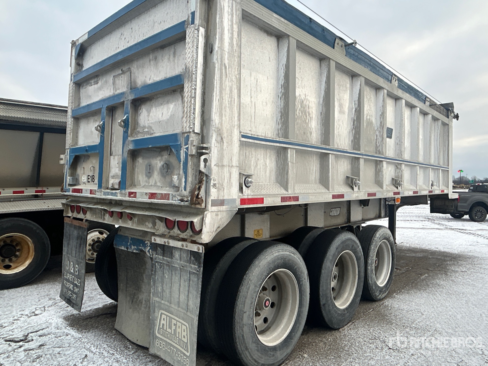 Aspect général with Image, coin arrière droit