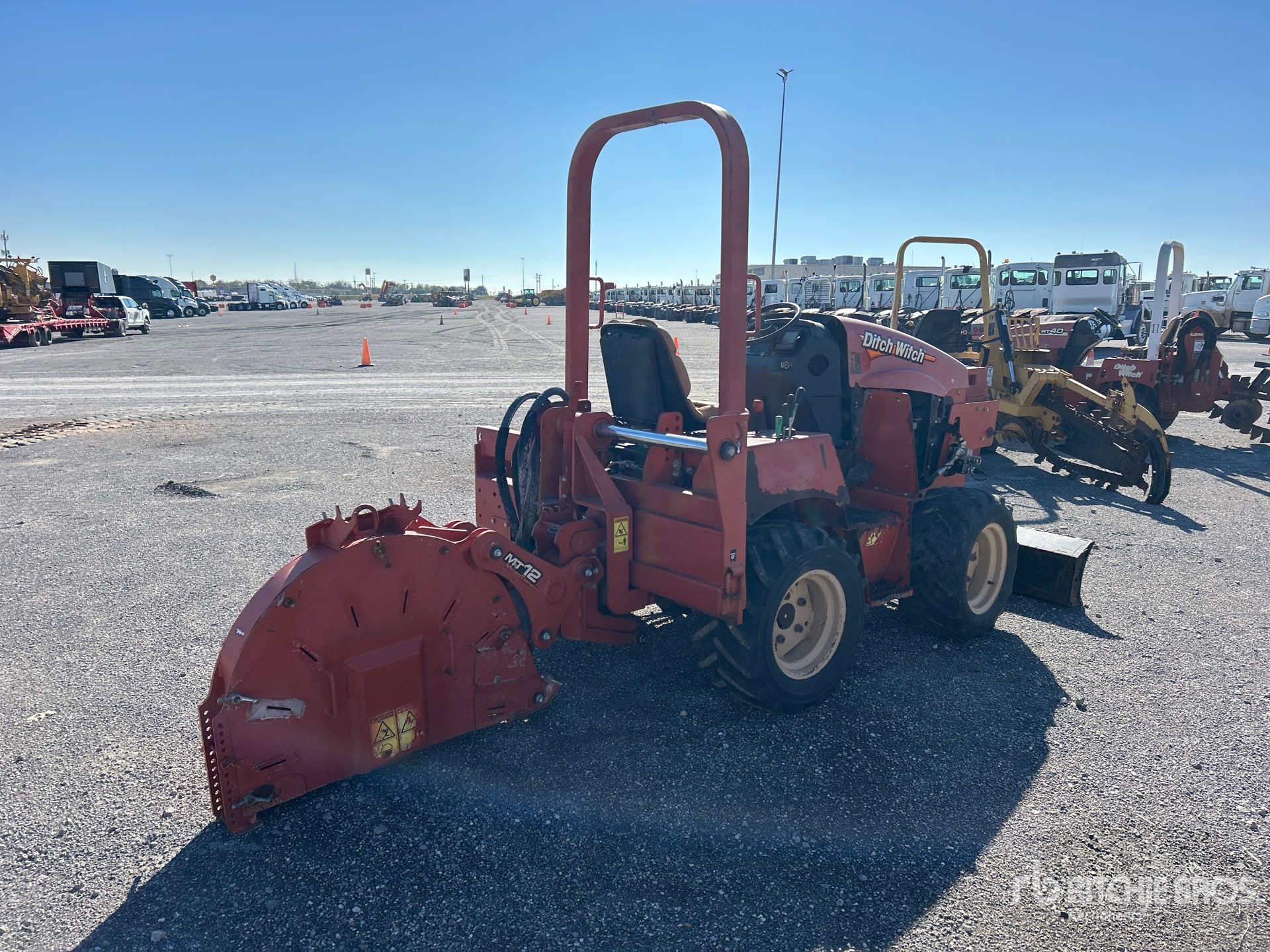 General Appearance with Foto, angolo anteriore sinistro