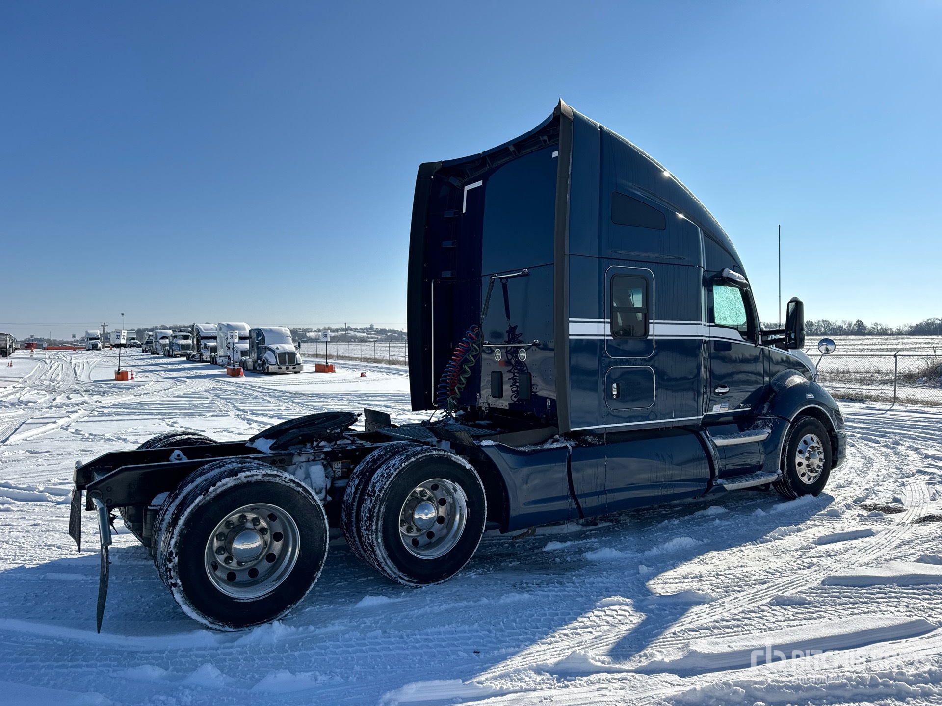 Aspect général with Image, coin arrière droit