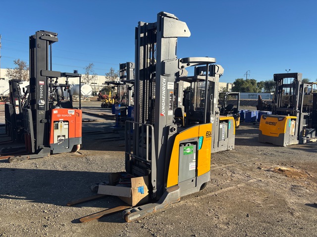 Jungheinrich ETR235 3500 lb Electric Forklift