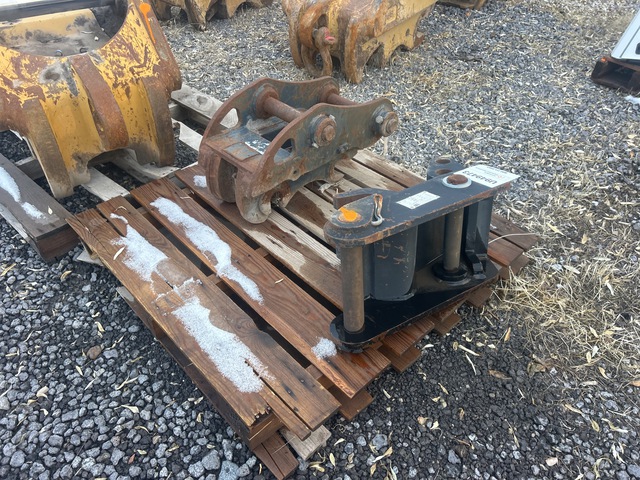 Quantity of (2) 8 in 8 inch with pins. 2 inch diameter pins. Quick Coupler