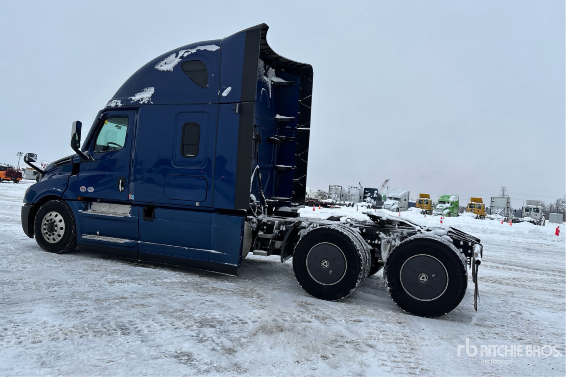 General Appearance with Foto, angolo posteriore sinistro