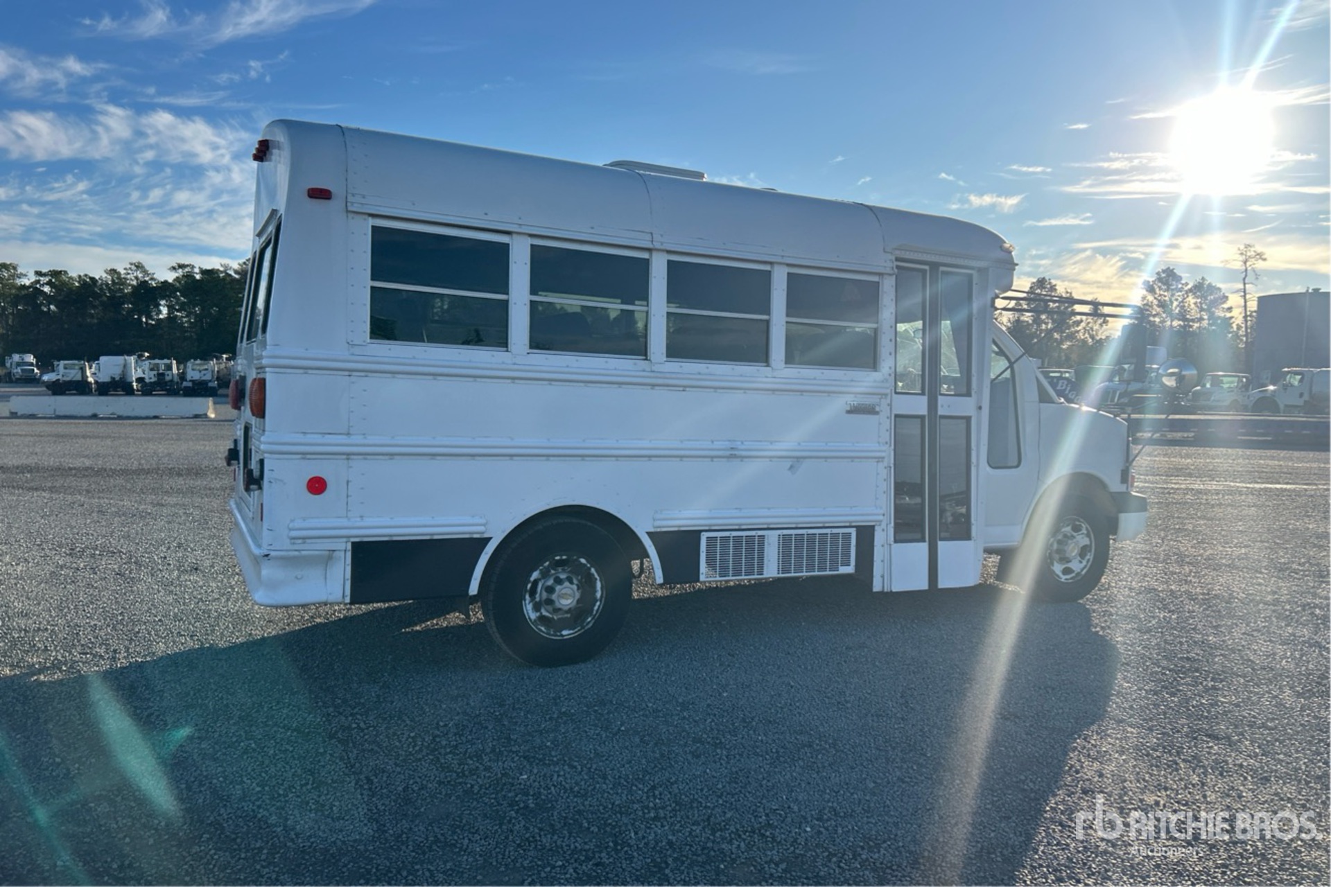 General Appearance with Foto, angolo anteriore sinistro