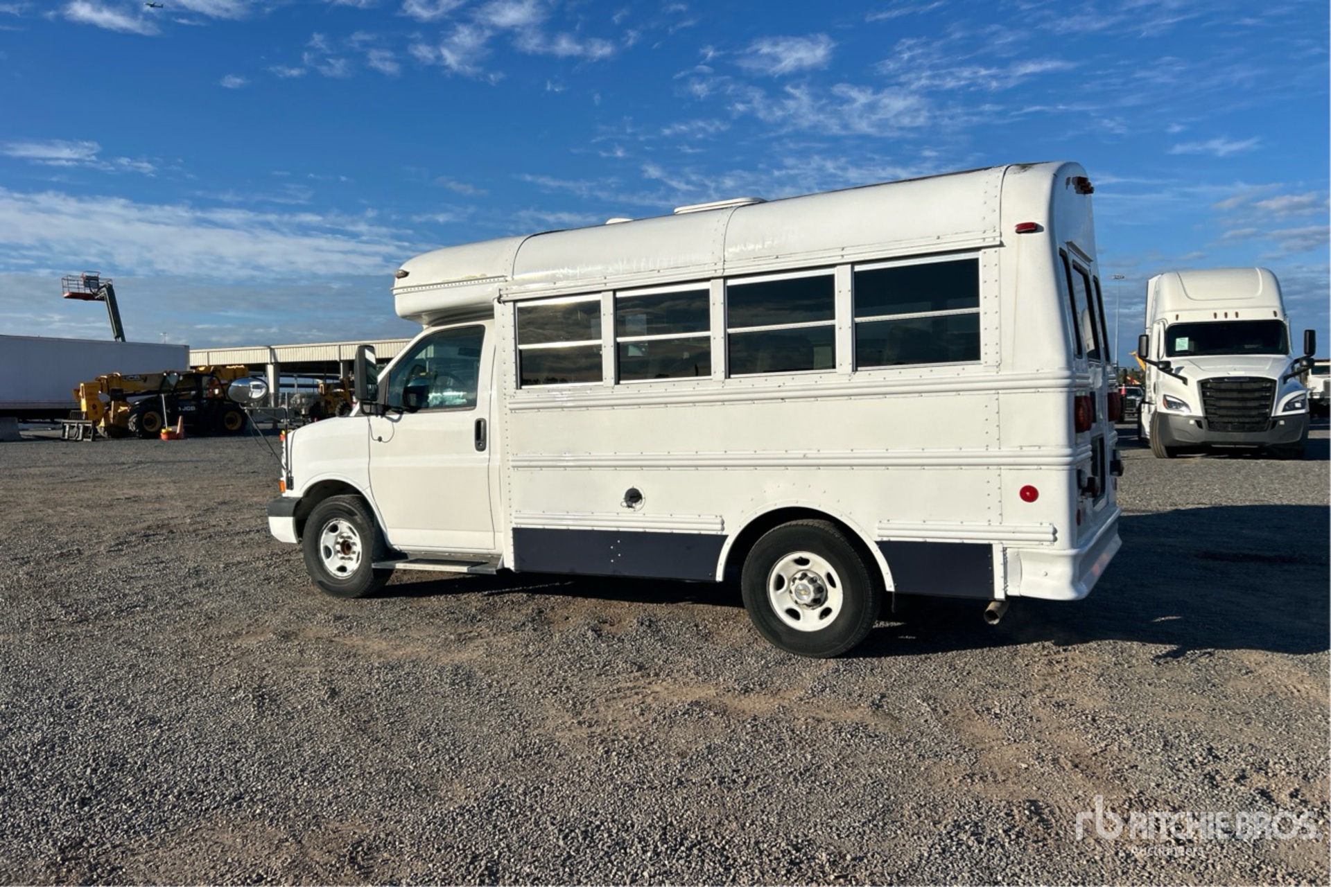 General Appearance with Foto, angolo posteriore sinistro