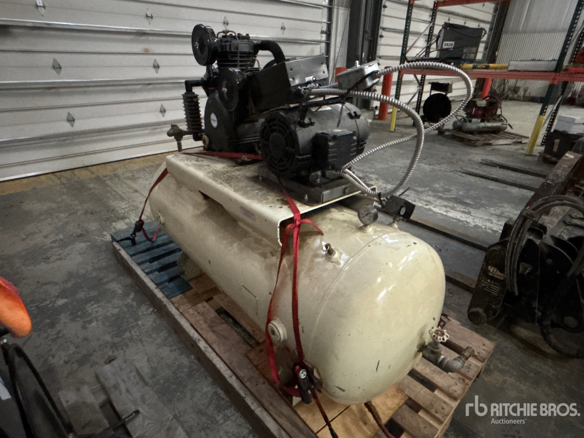 General Appearance with Foto, angolo anteriore sinistro