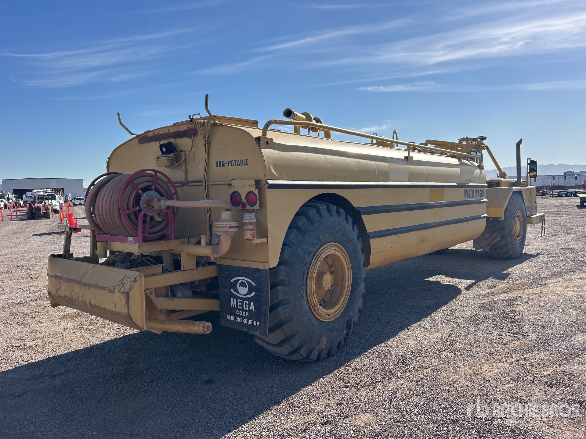 General Appearance with Imagen: esquina trasera derecha