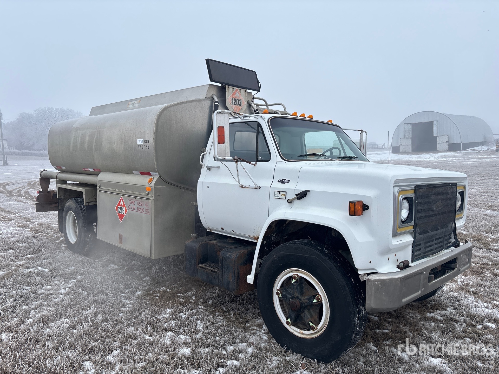 General Appearance with Bild, Ecke vorne rechts