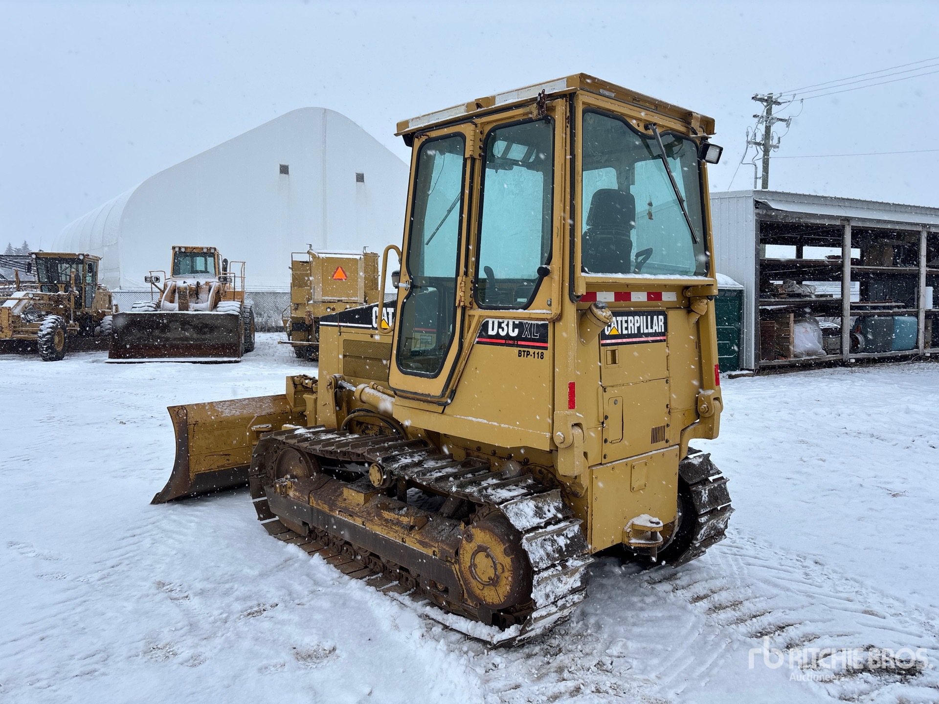 General Appearance with Foto, angolo posteriore sinistro