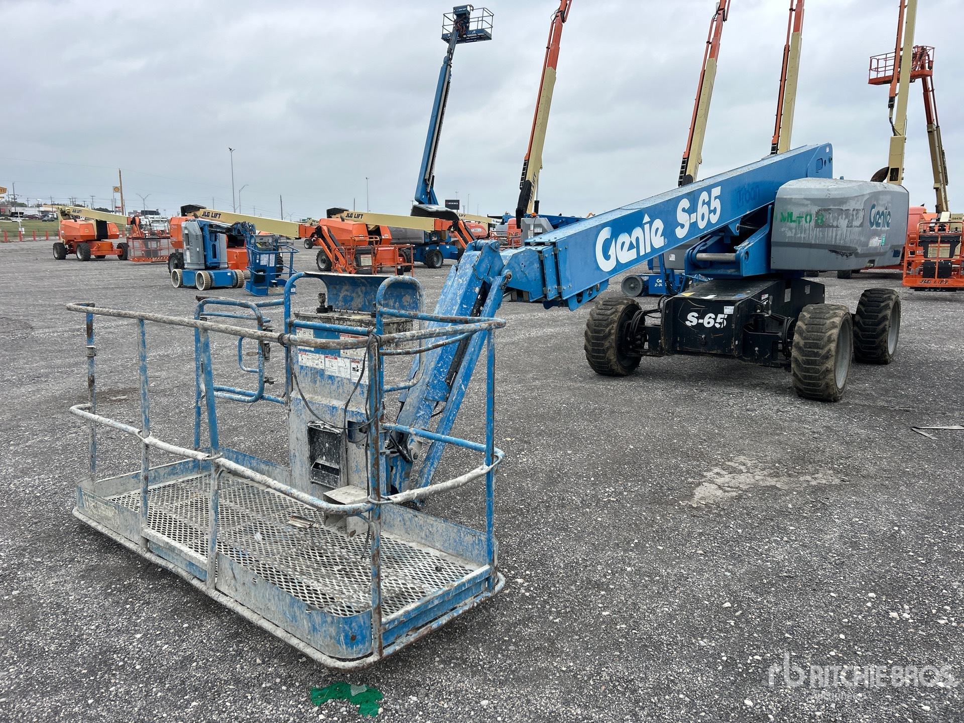 General Appearance with Picture, Left Front Corner