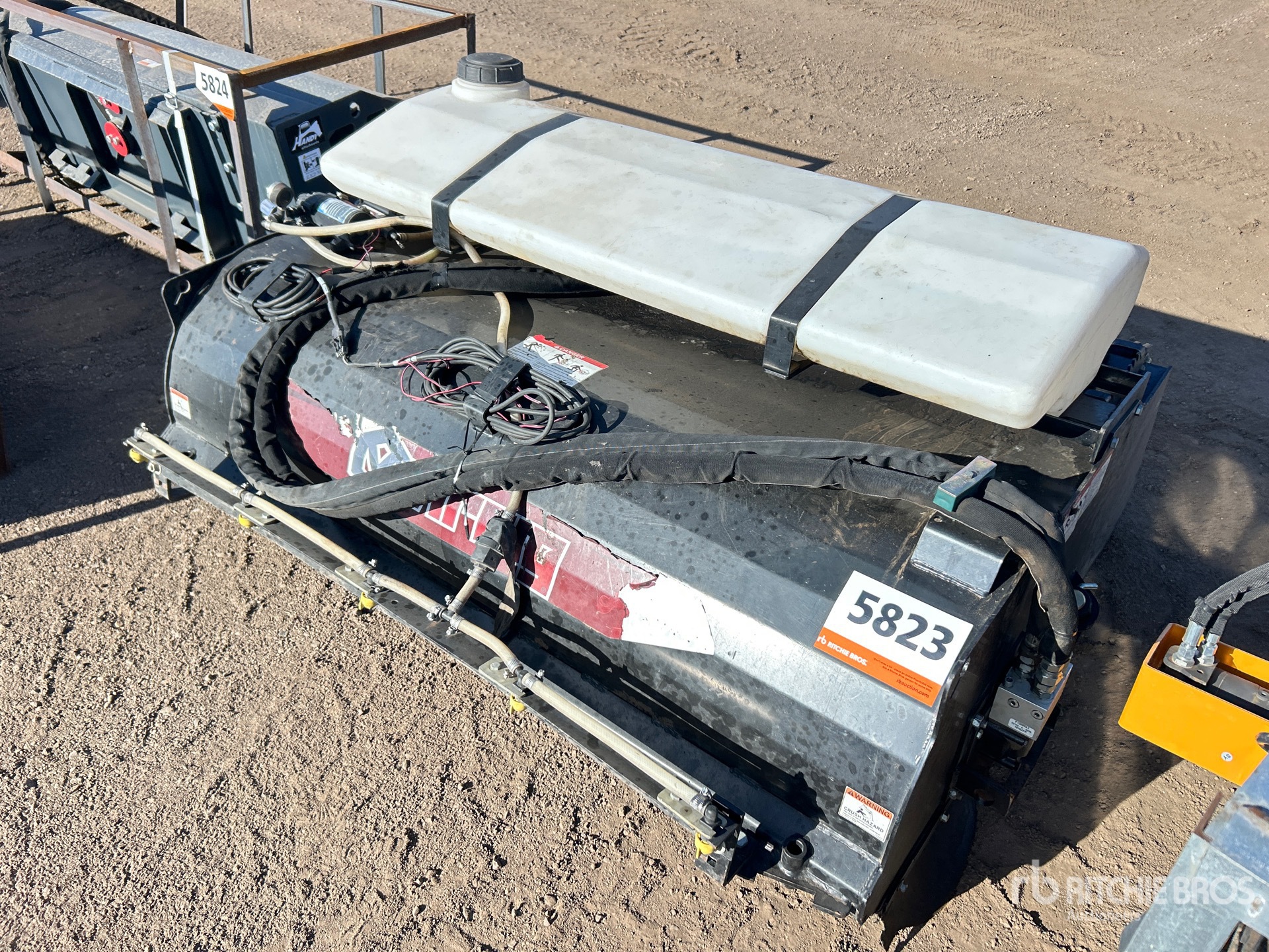 General Appearance with Image, coin avant gauche