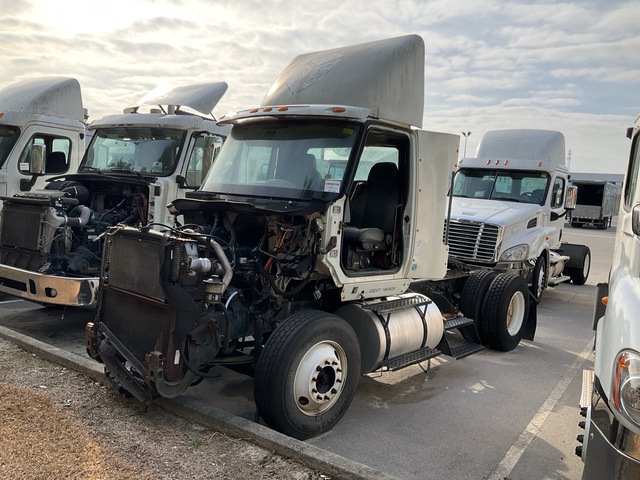 2007 International 8600 4x2 S/A Day Cab Truck Tractor (Inoperable)