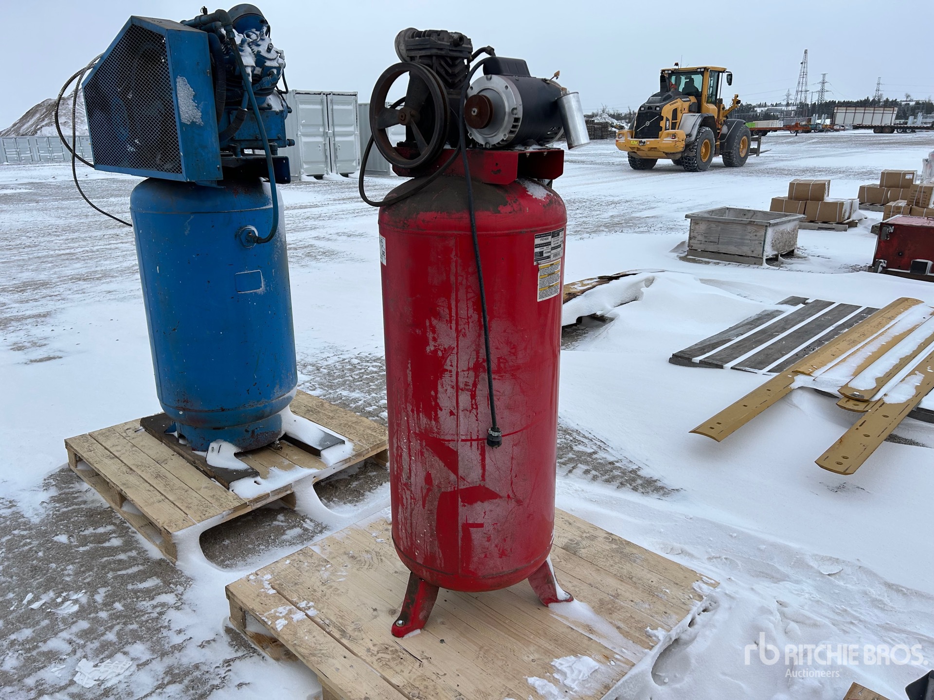 General Appearance with Foto, angolo anteriore sinistro