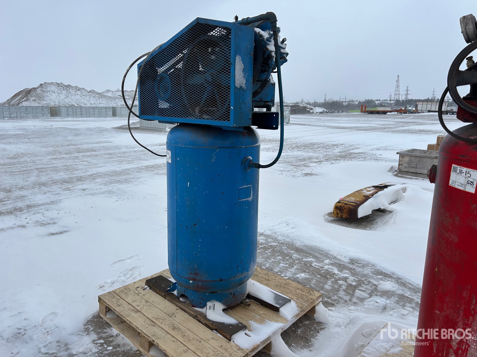 General Appearance with Foto, angolo posteriore sinistro