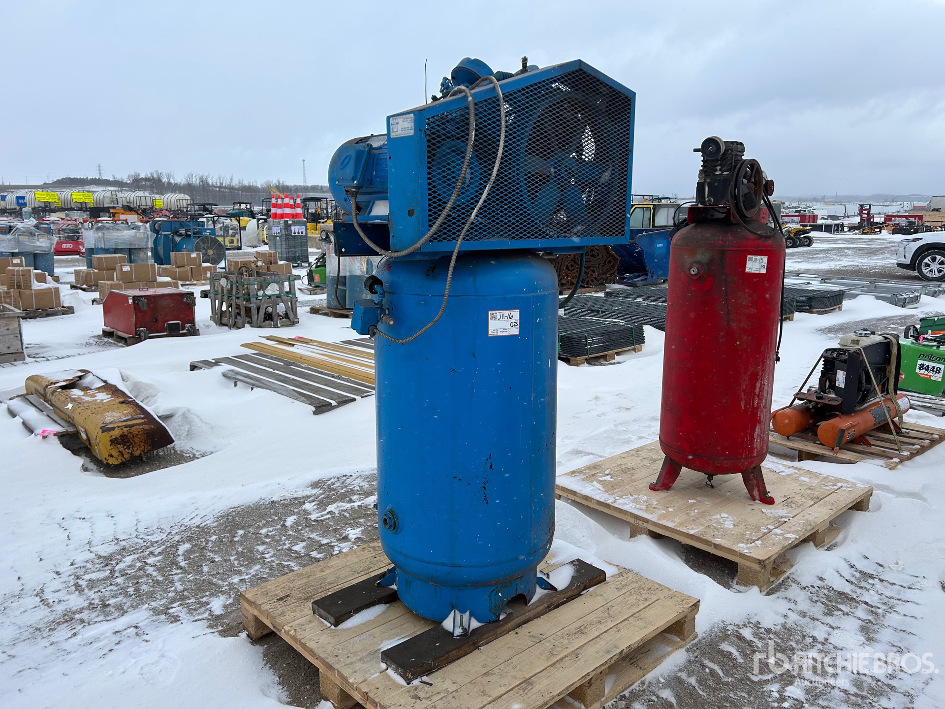 General Appearance with Foto, angolo anteriore sinistro