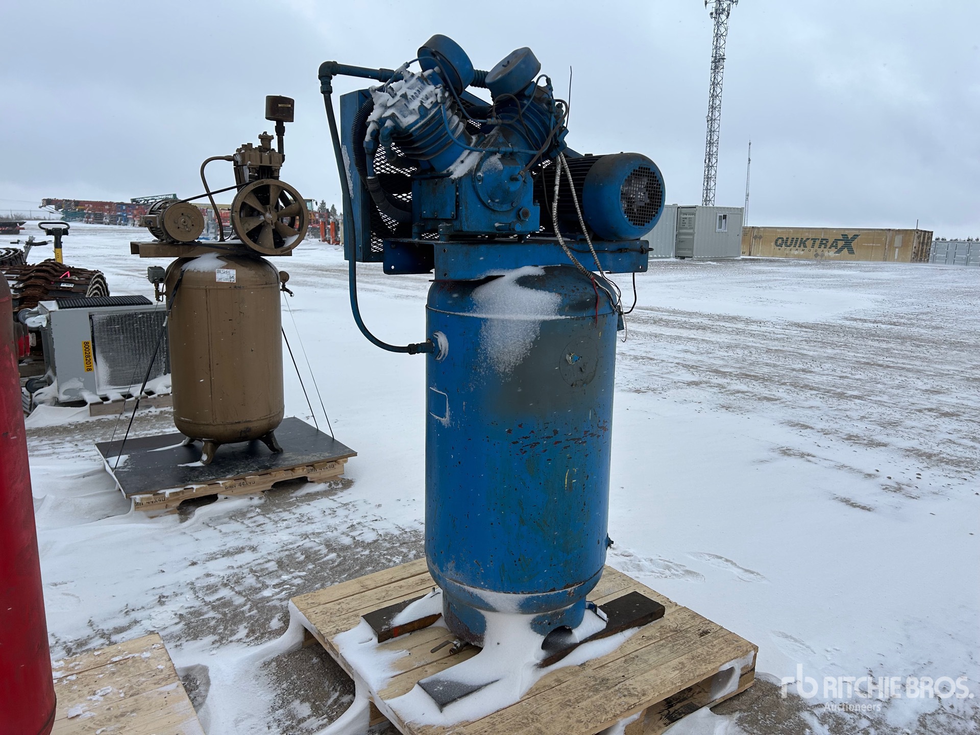 General Appearance with Foto, angolo anteriore sinistro