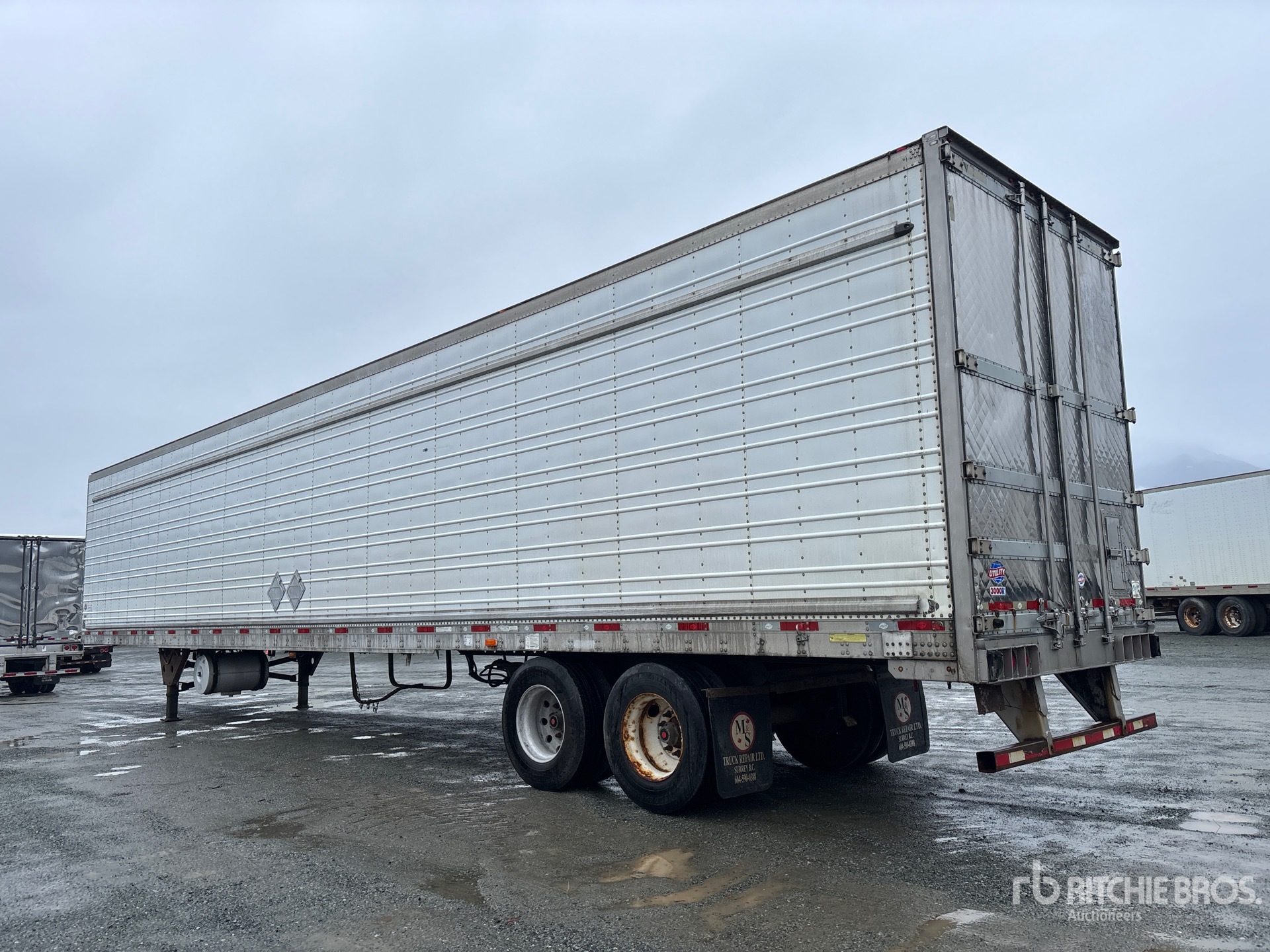 General Appearance with Foto, angolo posteriore sinistro