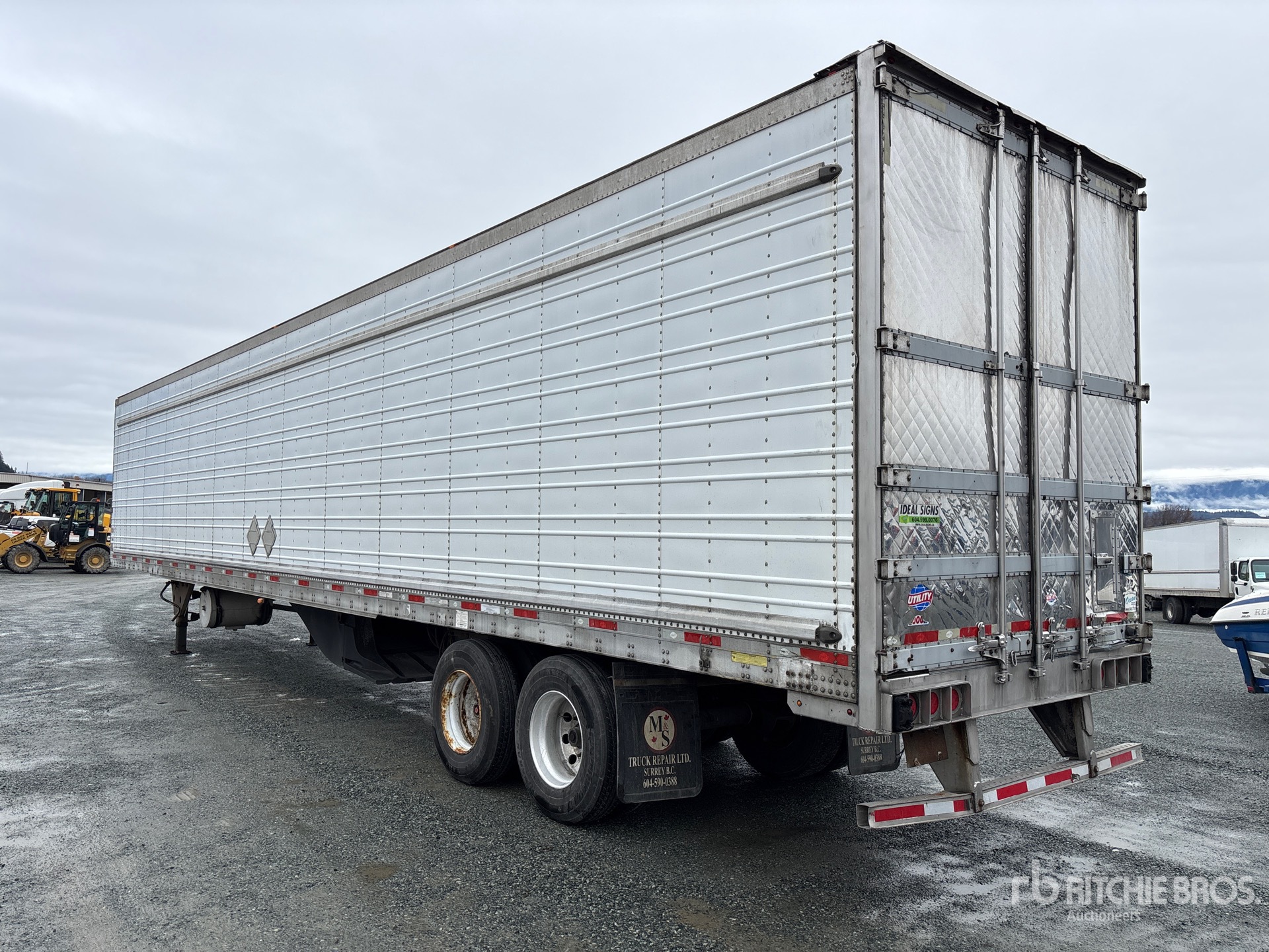 General Appearance with Foto, angolo posteriore sinistro