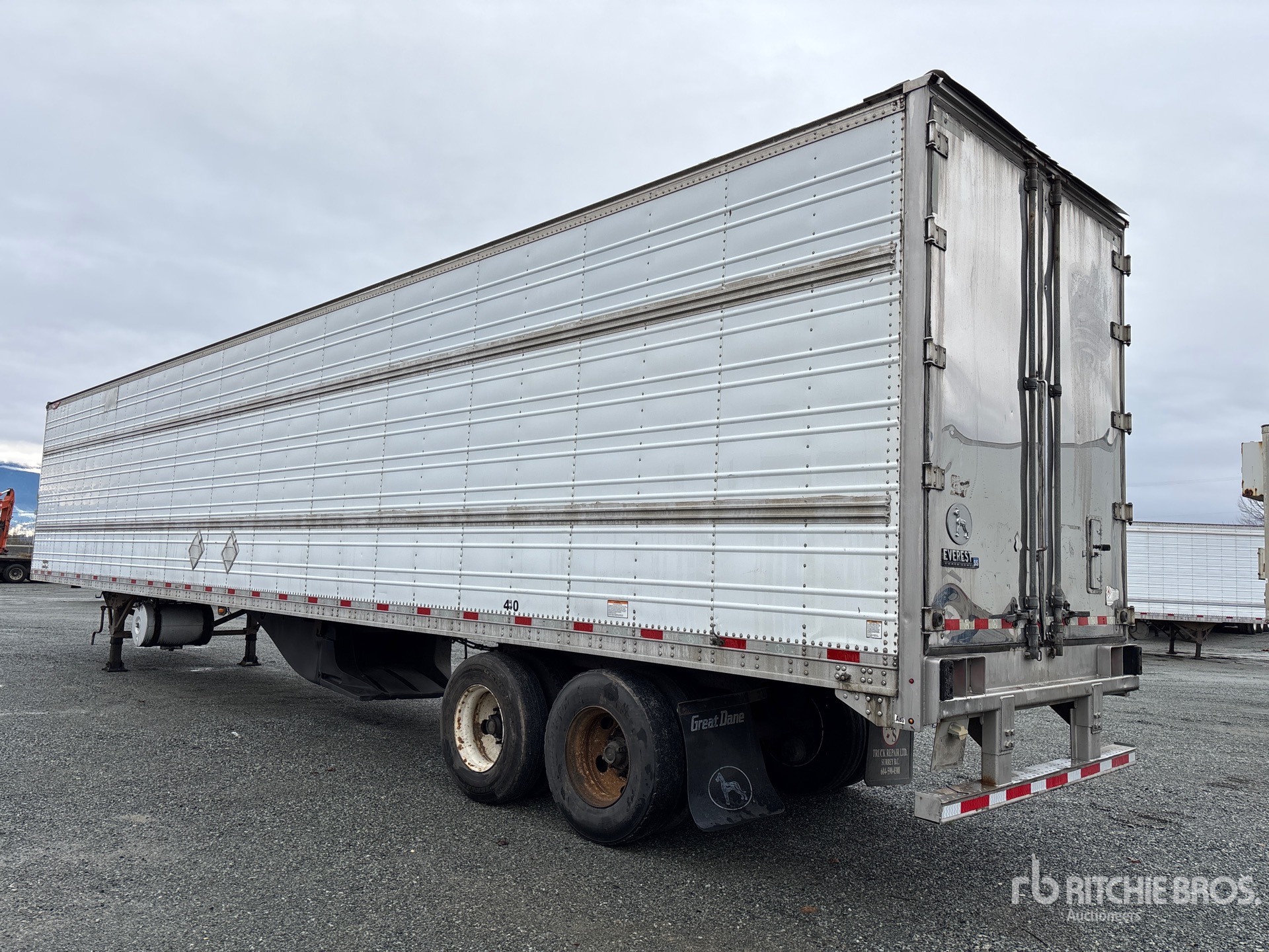 General Appearance with Foto, angolo posteriore sinistro